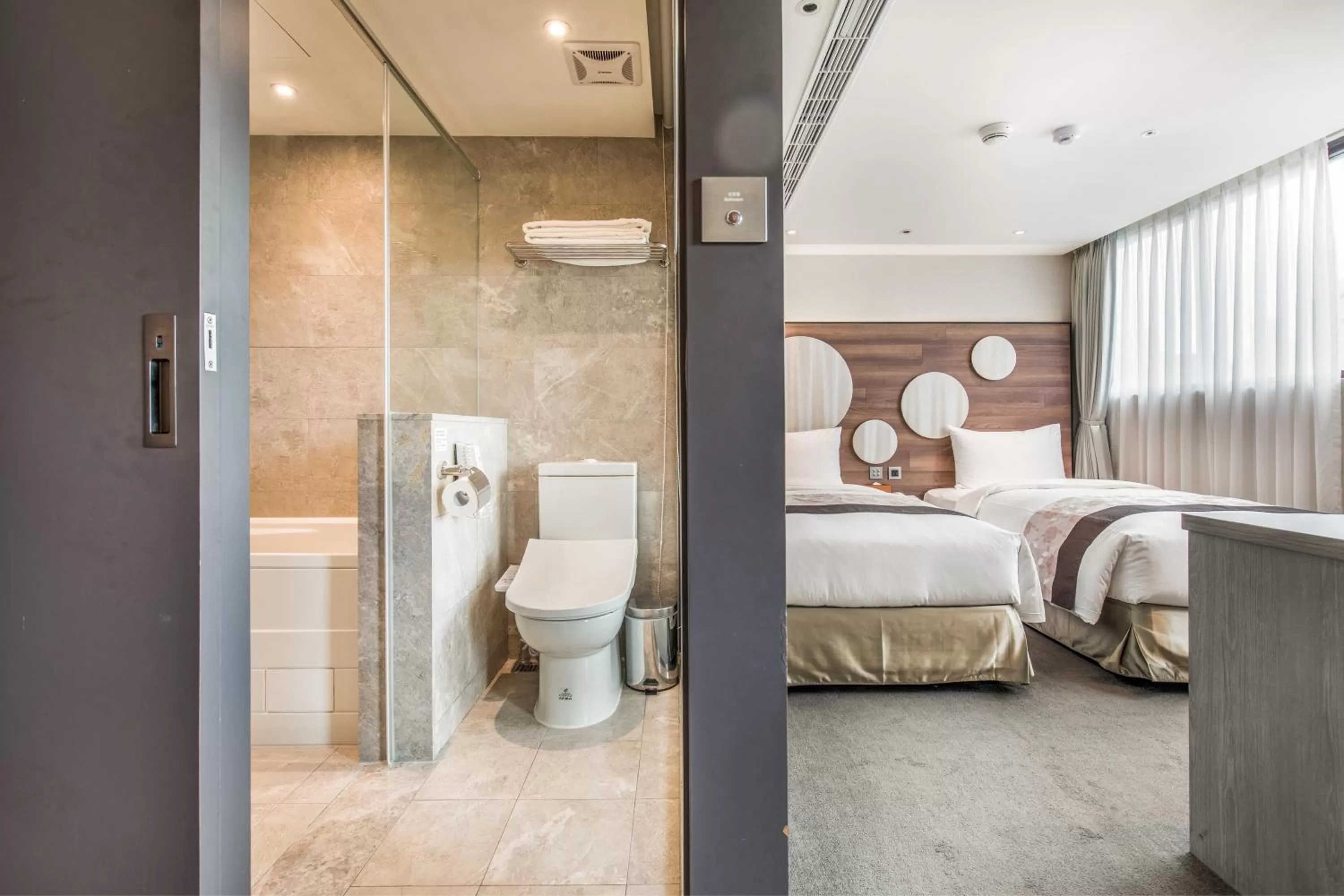 Photo of the whole room, Bed in Green World SongShan