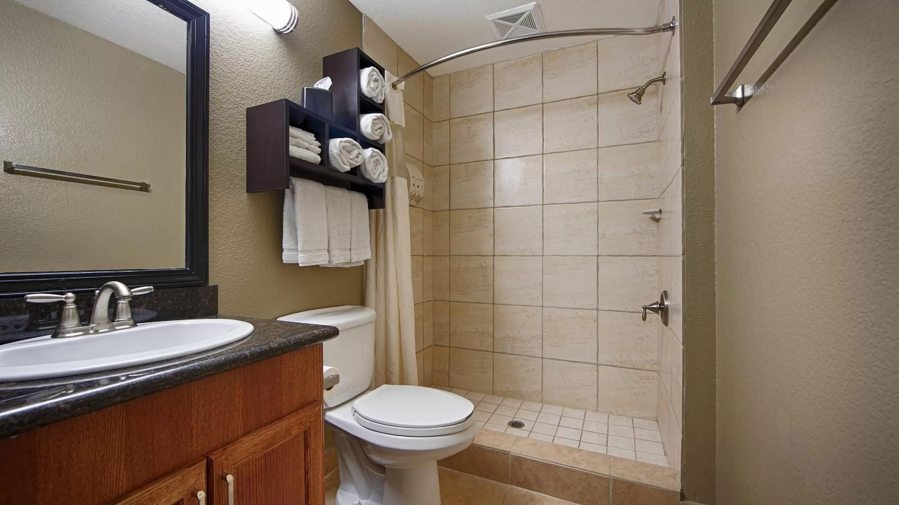 King Suite - Disability Access/Bathtub in Best Western California City Inn & Suites