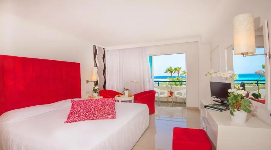 Bed in Dome Beach Marina Hotel & Resort