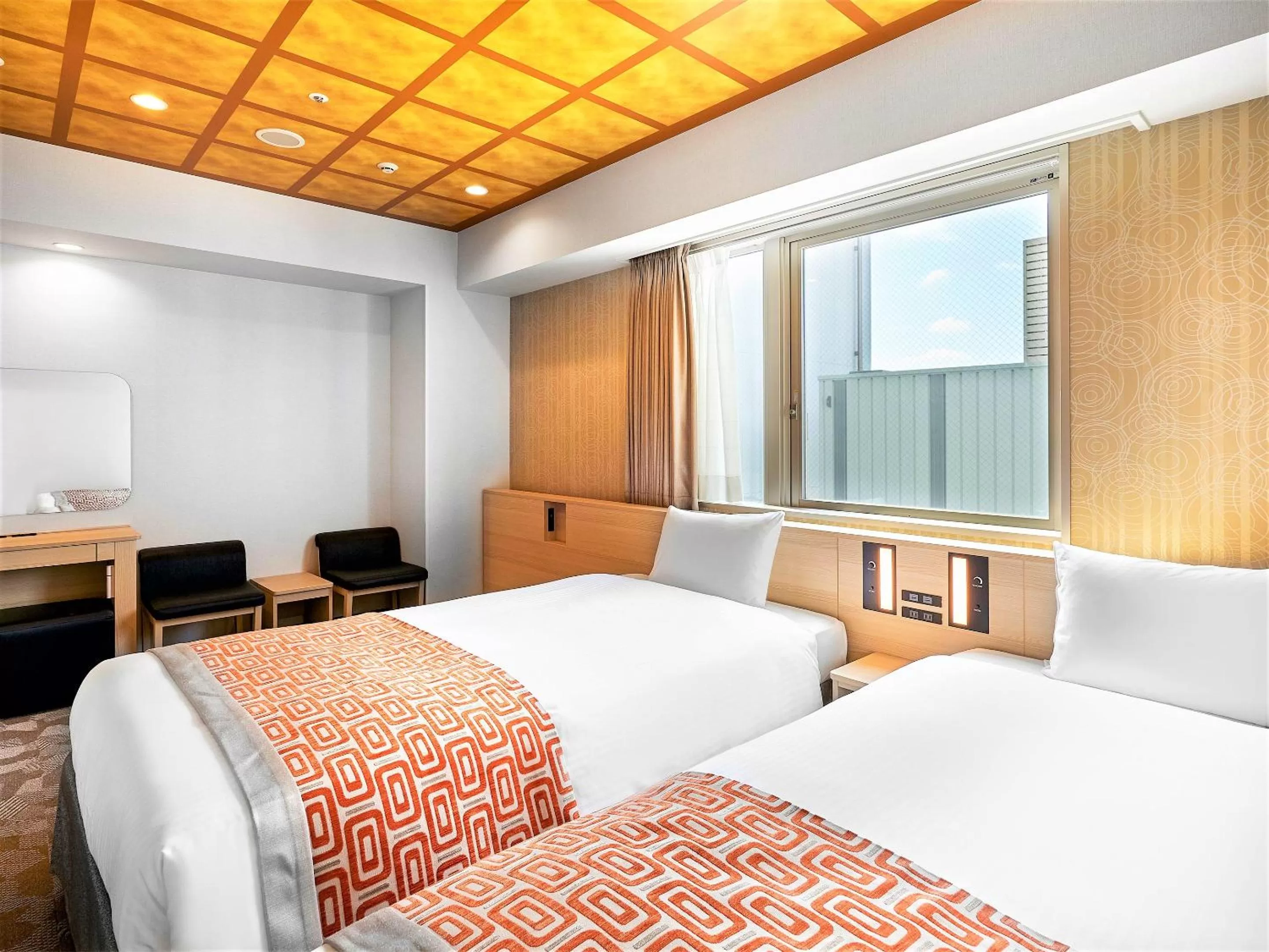 Photo of the whole room, Bed in Daiwa Roynet Hotel KANAZAWA-MIYABI