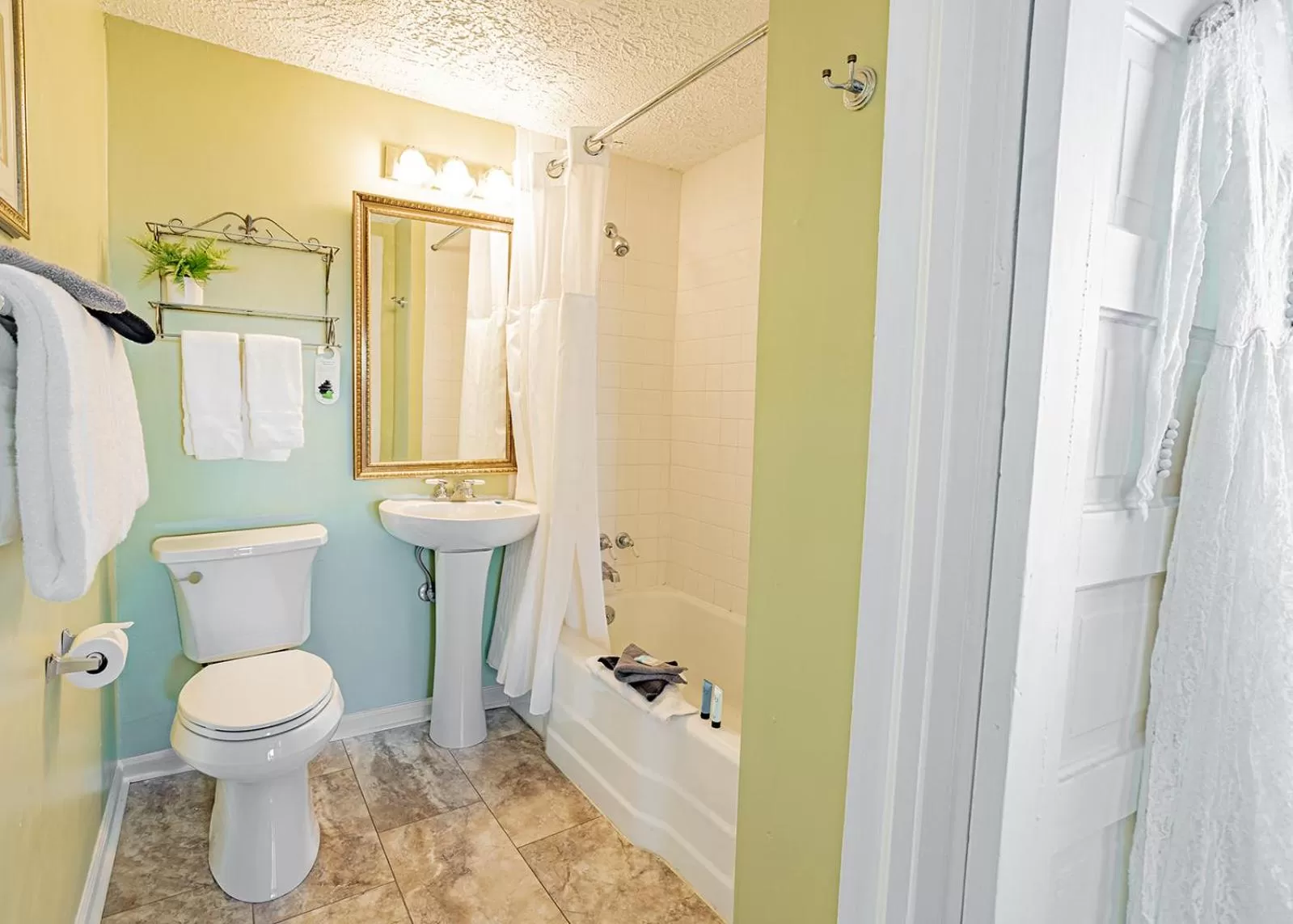 Bathroom in Echo Mountain Inn