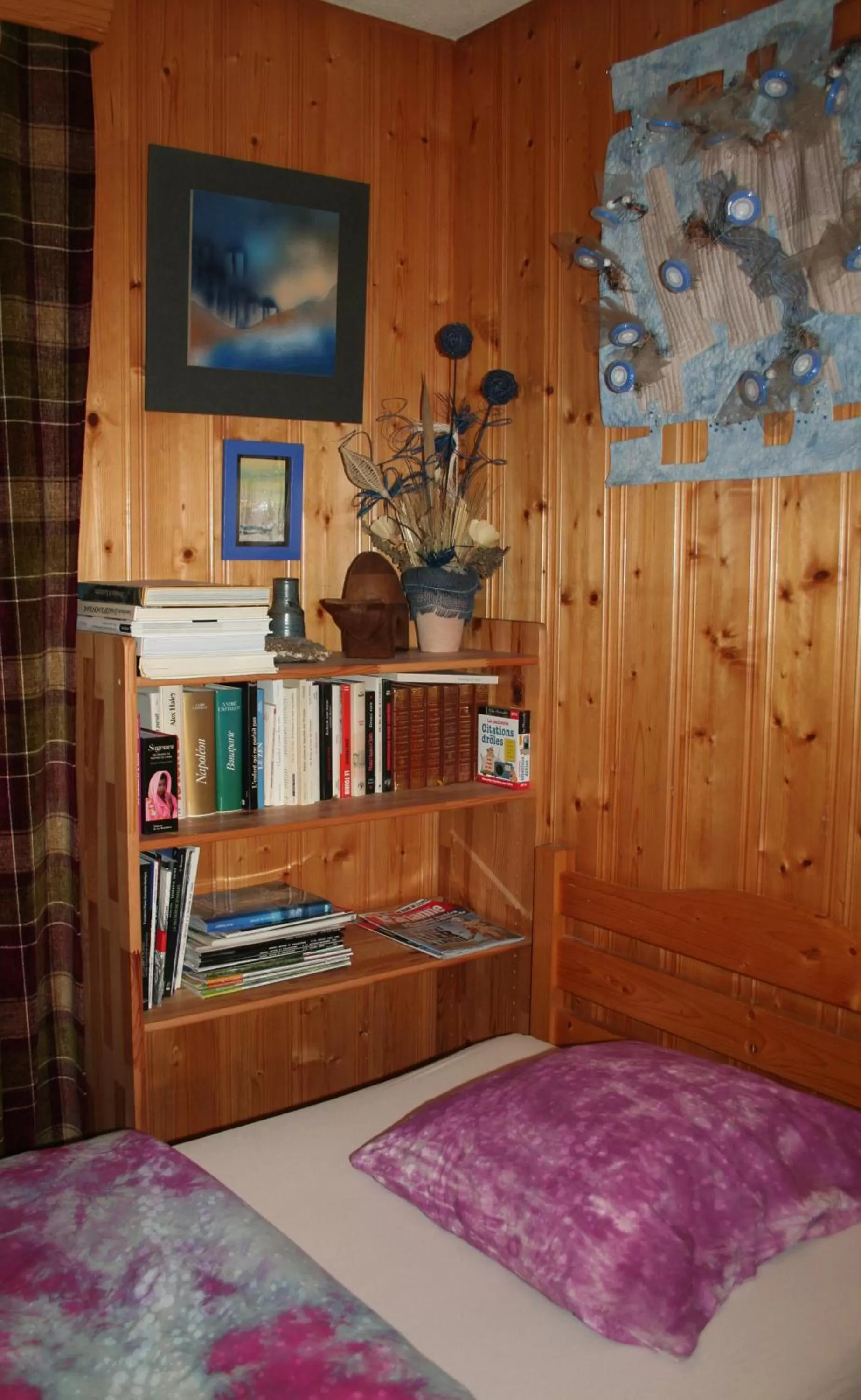 Decorative detail, Bed in BnB Claudy et Elizabeth Michellod-Dutheil