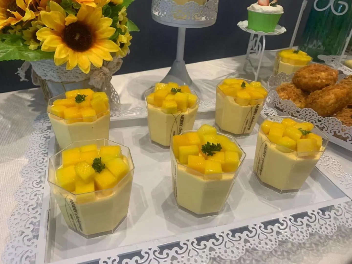 Buffet breakfast in Holiday Inn Express - Wuhan Optical Valley by IHG