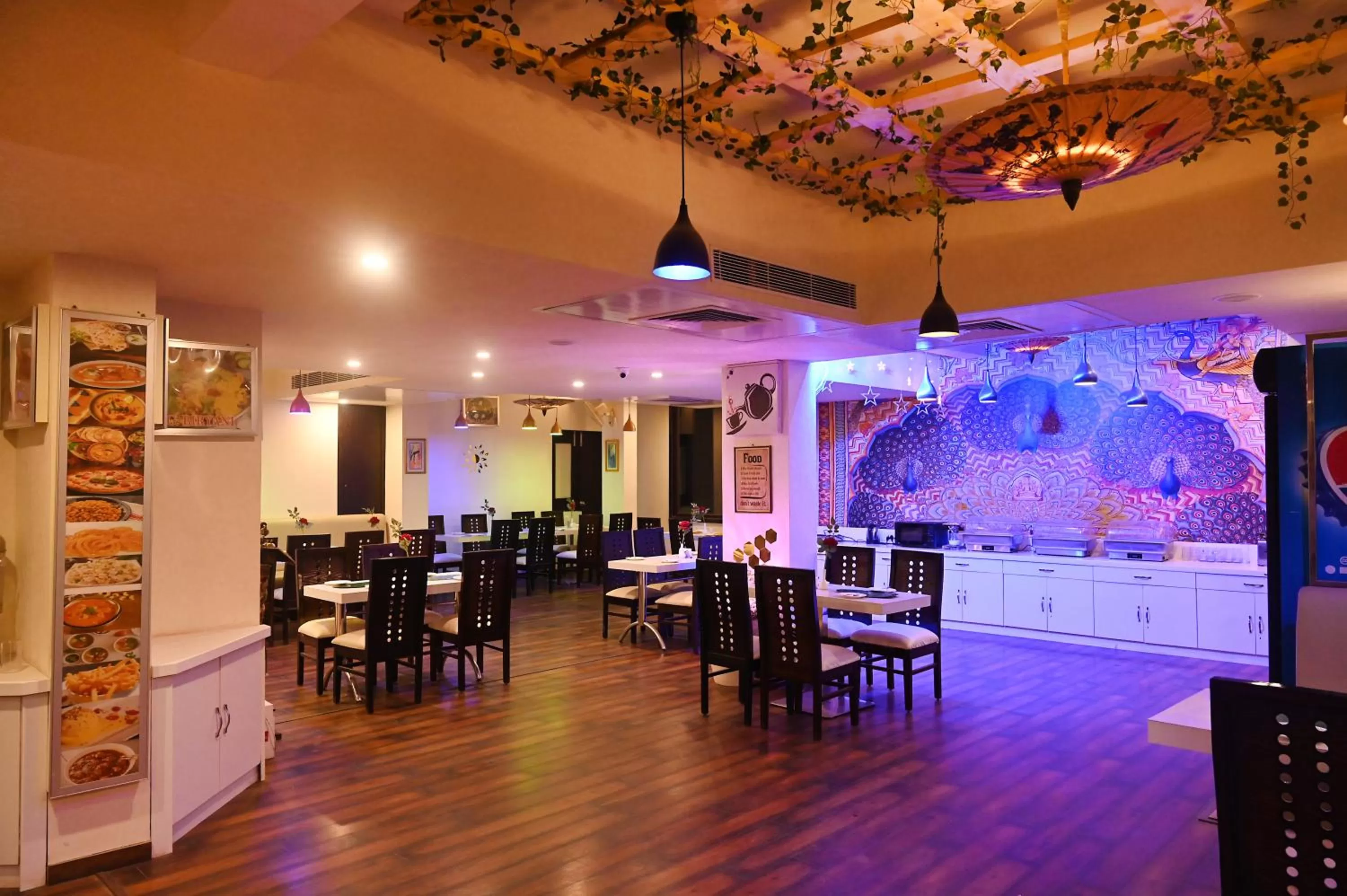 Restaurant/places to eat in Hotel Heritage Inn at Assi Ghat