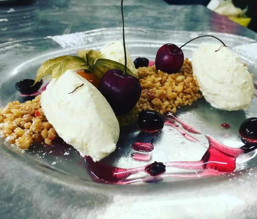 Restaurant/places to eat in Castello Di Pavone