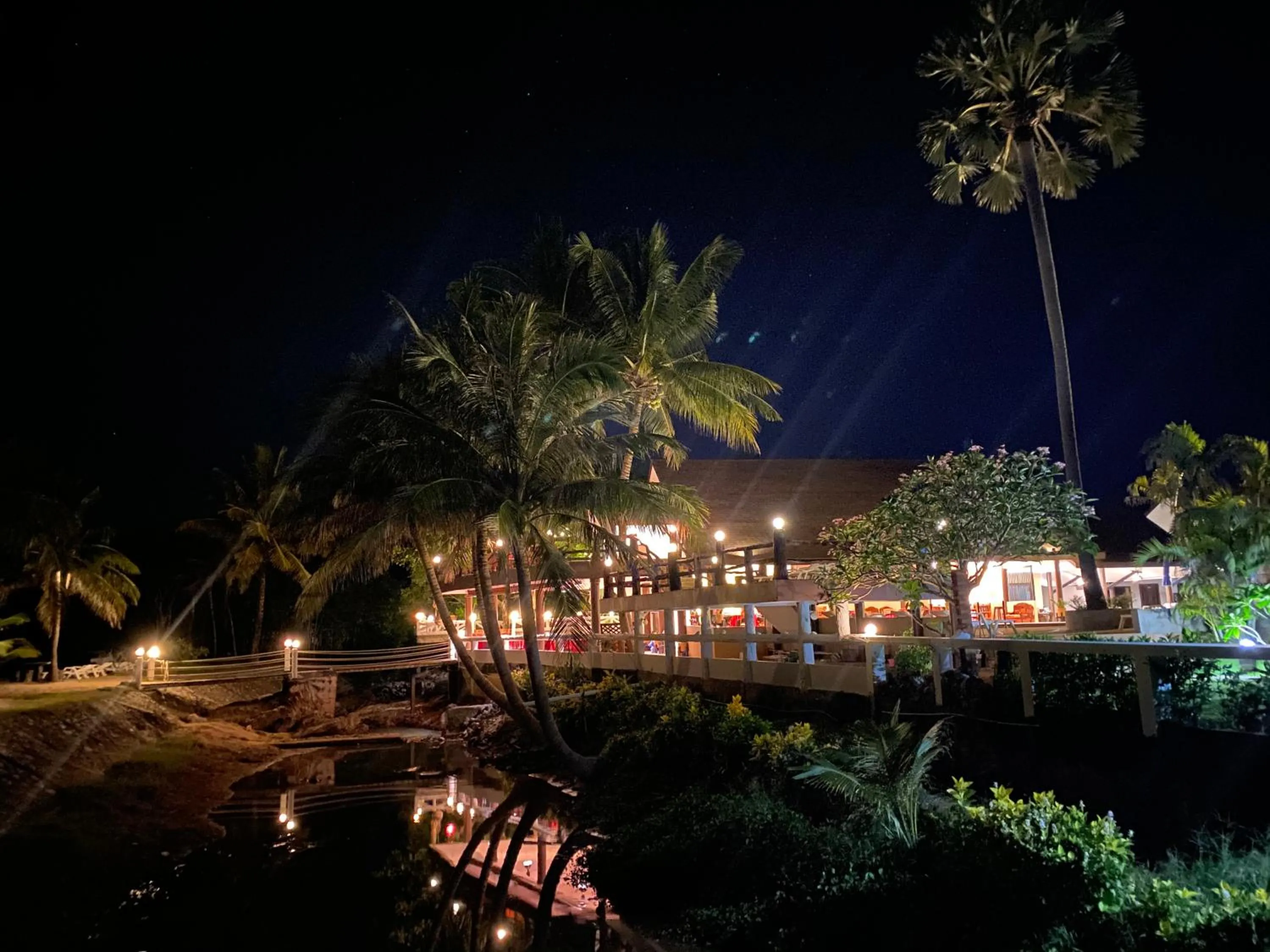 Restaurant/places to eat in Lanta IL Mare Beach Resort