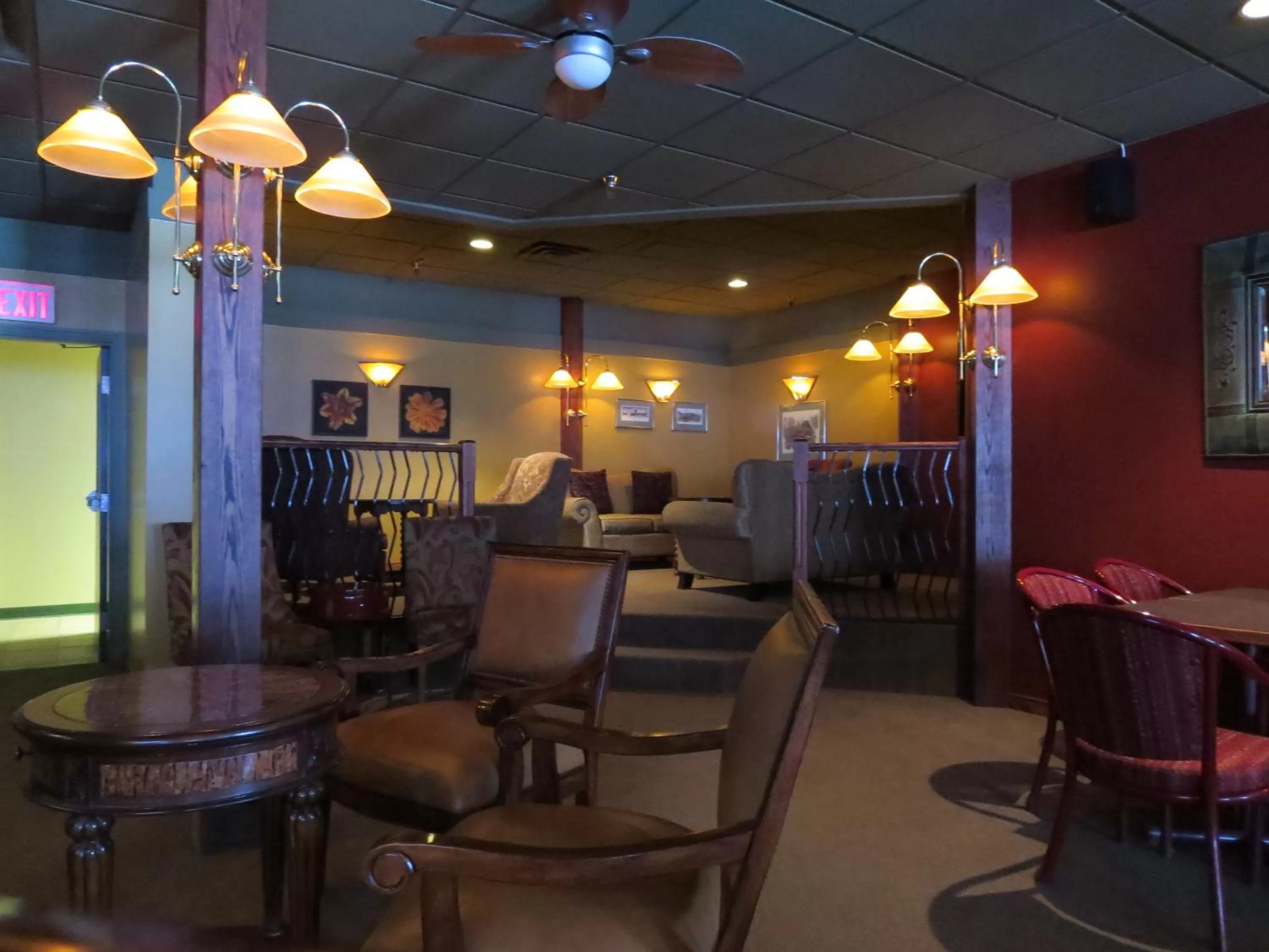 Restaurant/places to eat in Town and Mountain Hotel