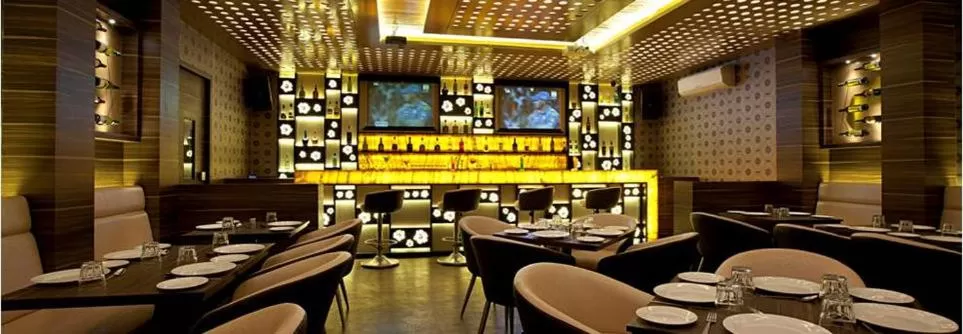 Restaurant/places to eat in Hotel Plaza