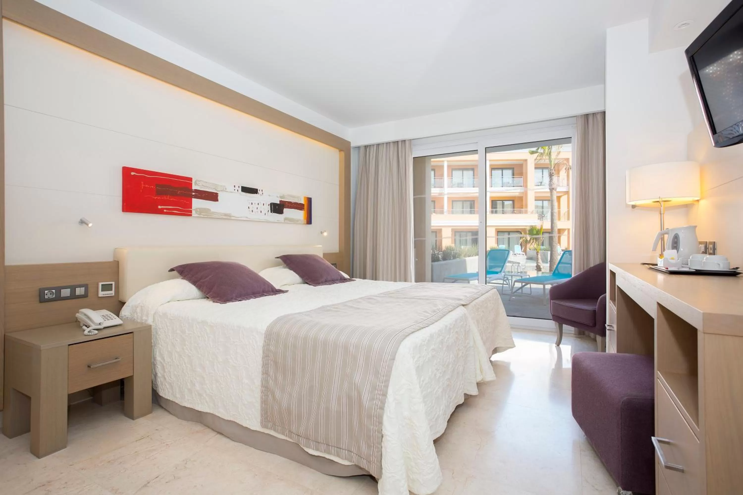 Bed in Hipotels Playa La Barrosa - Adults Only