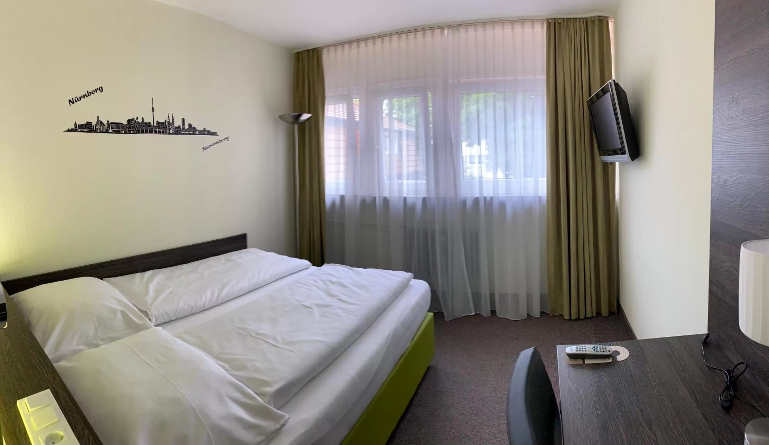 Photo of the whole room, Bed in Behringers City Hotel Nürnberg