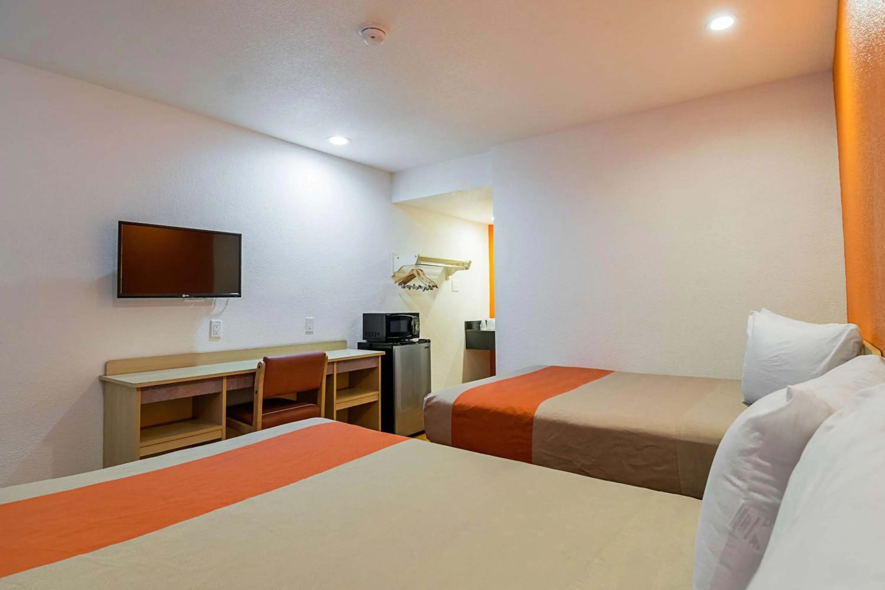 TV and multimedia, Bed in Motel 6 Lost Hills / Buttonwillow Racetrack