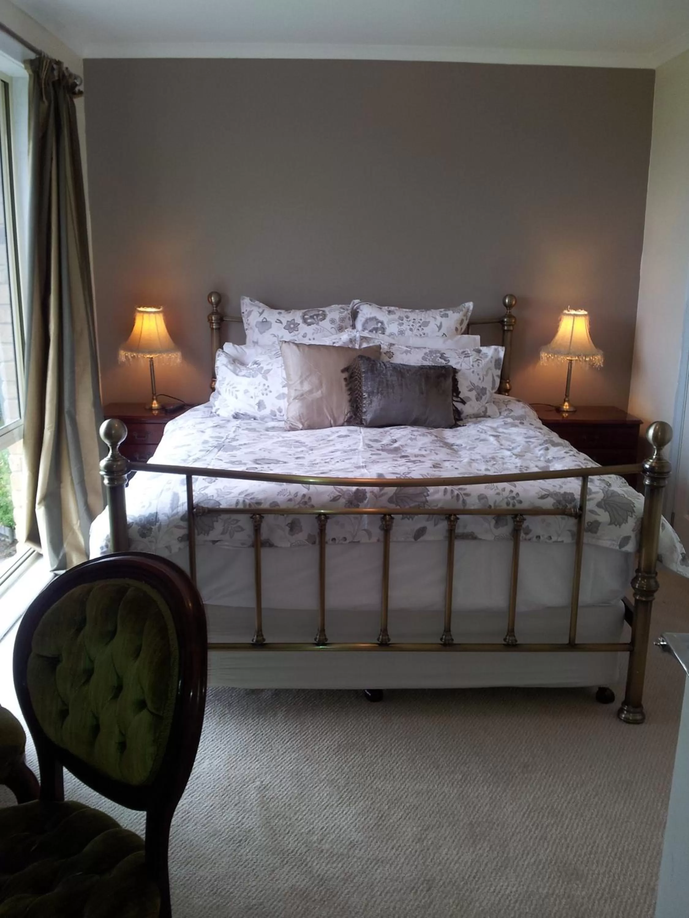 Photo of the whole room, Bed in Waterview Gardens B&B