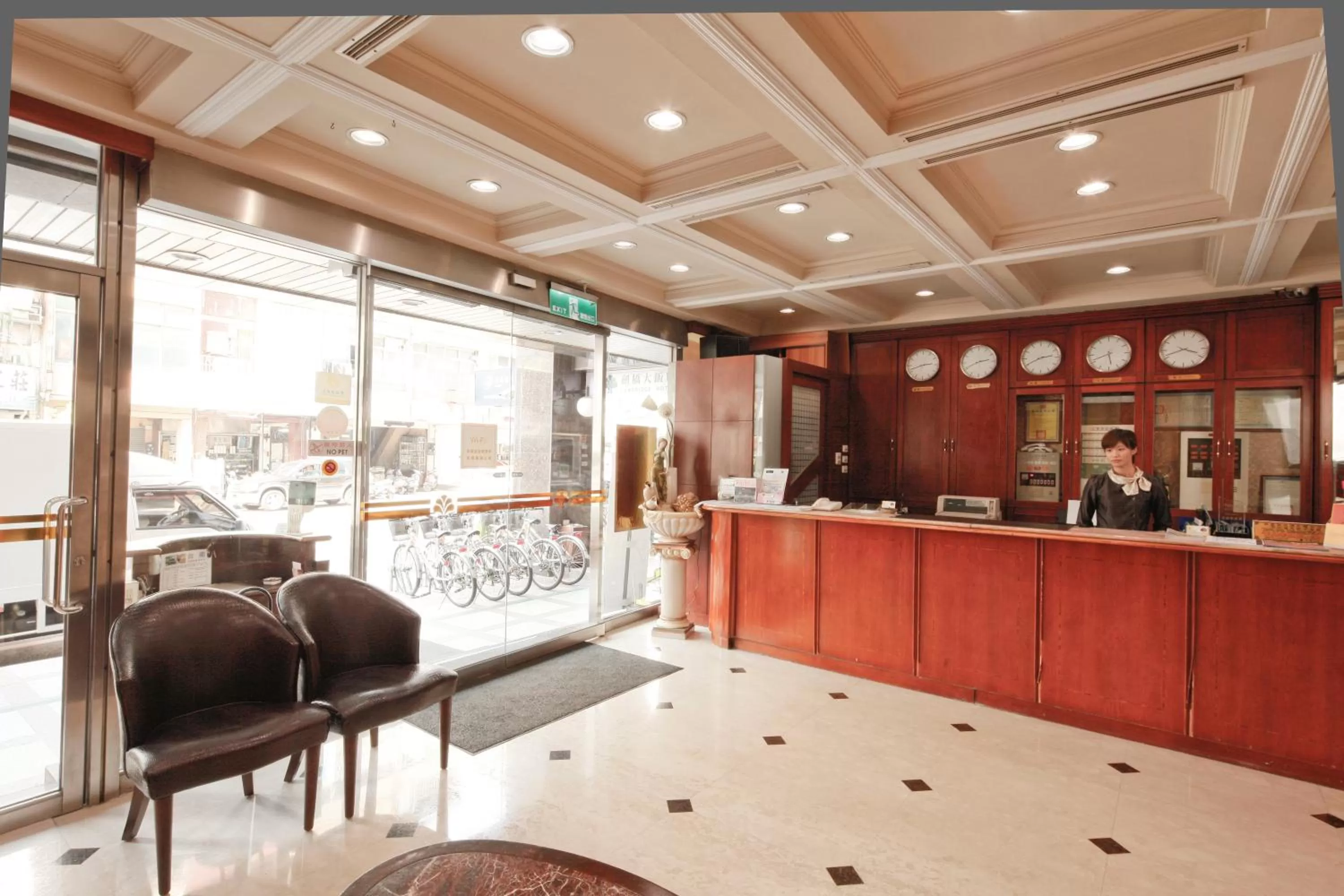 Lobby or reception in Cambridge Tainan Hotel