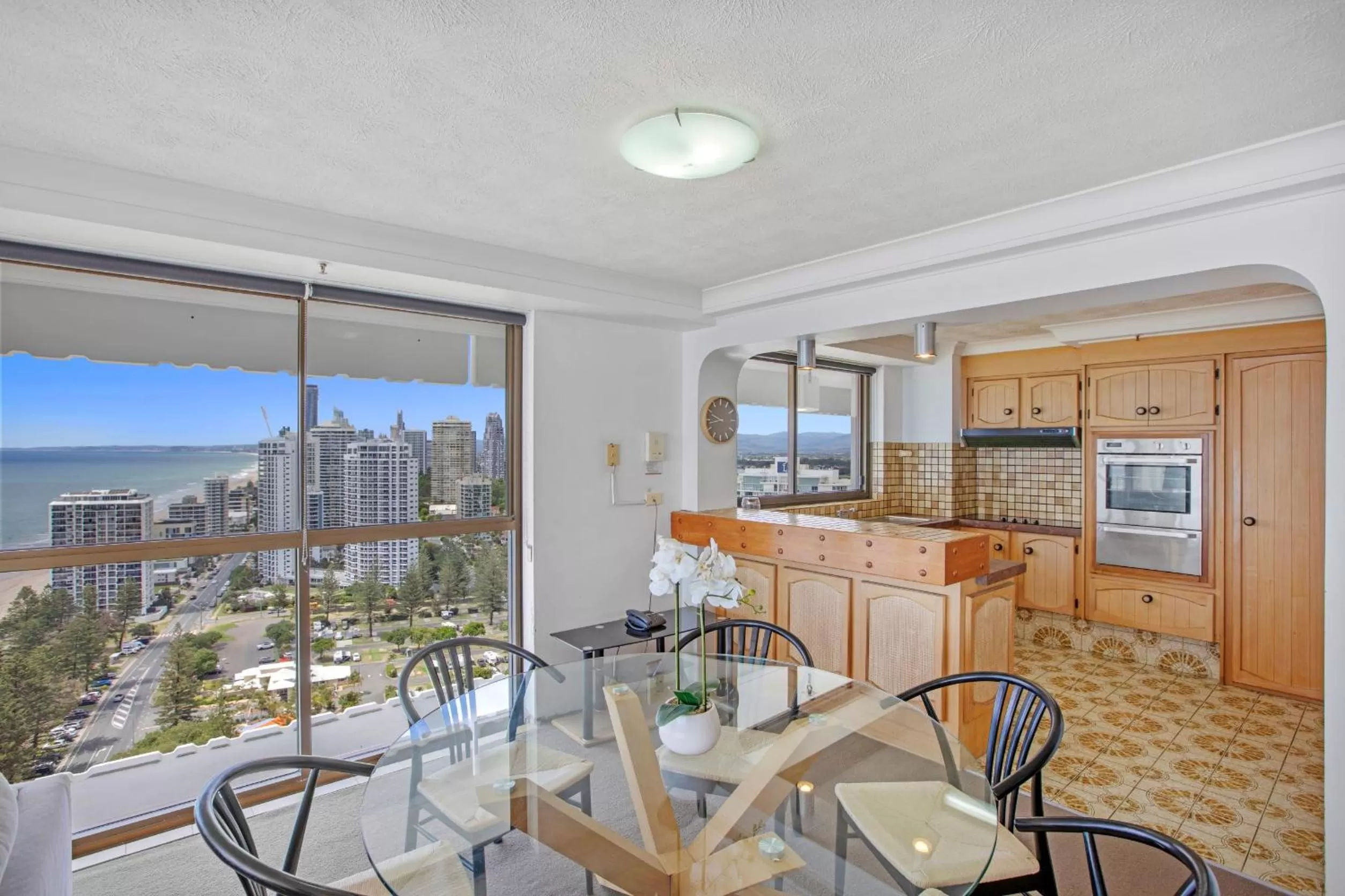 Dining area in De Ville Apartments