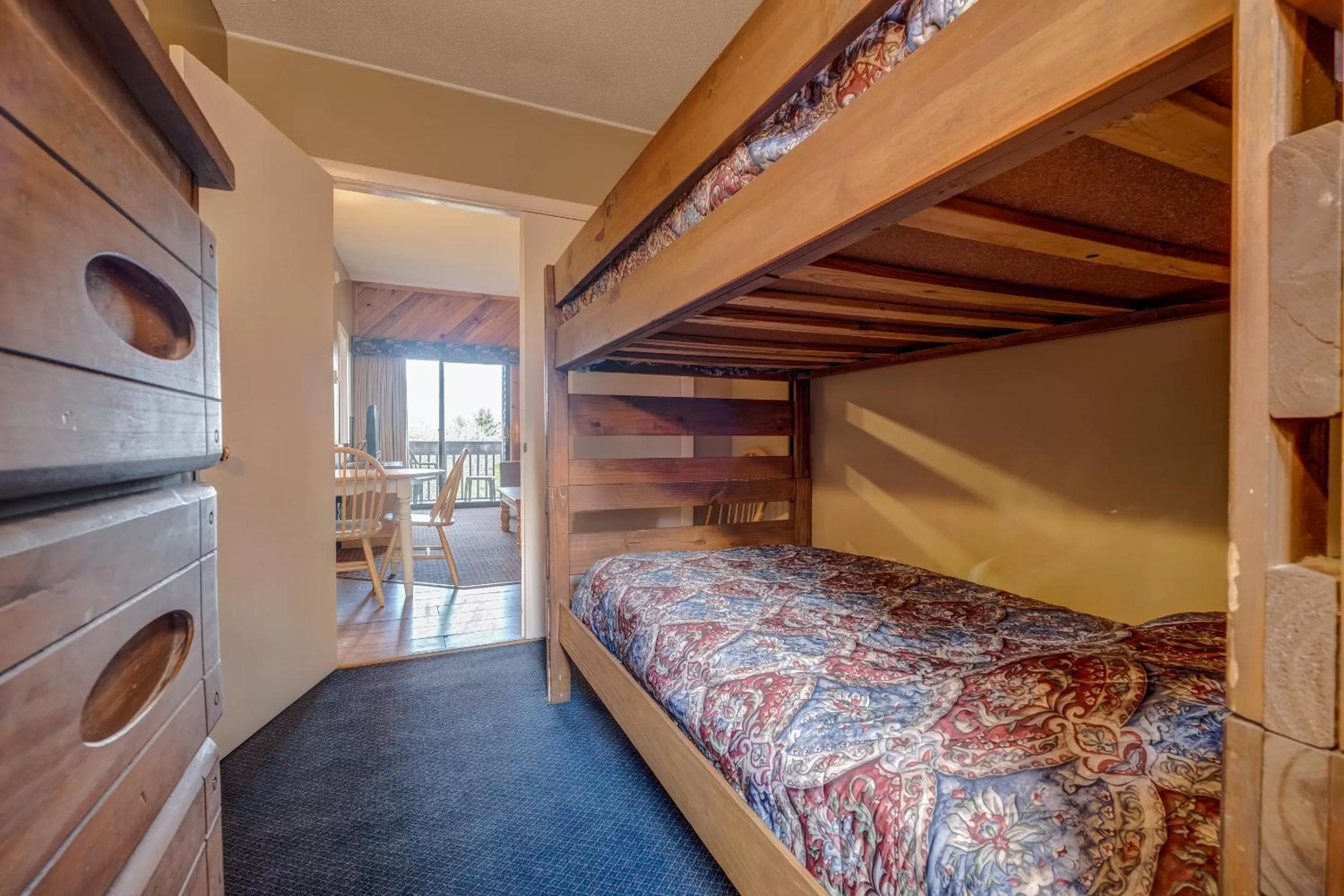 bunk bed, Bed in Village of Winnipesaukee