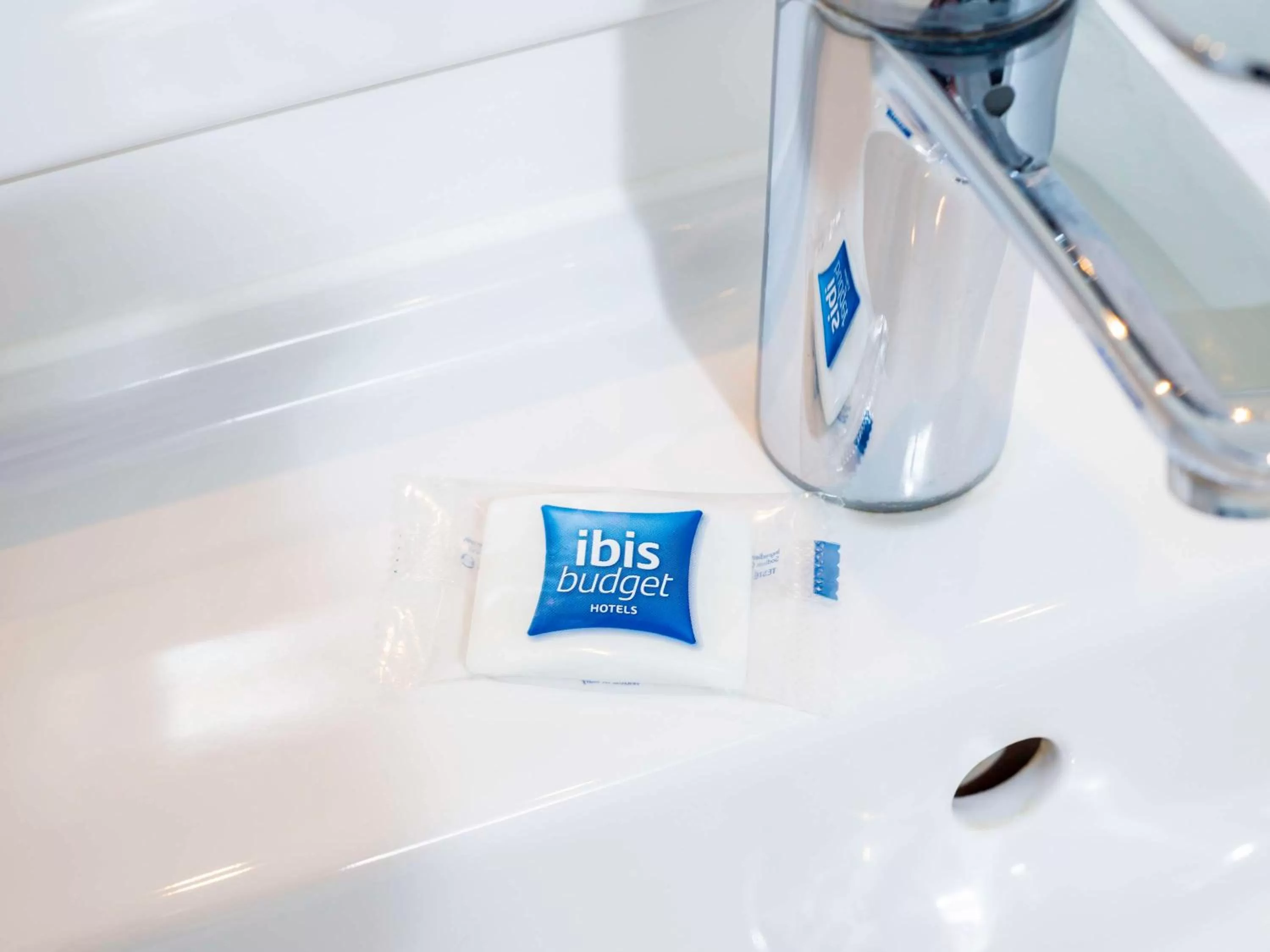 Photo of the whole room, Bathroom in ibis budget London Bromley Town Centre