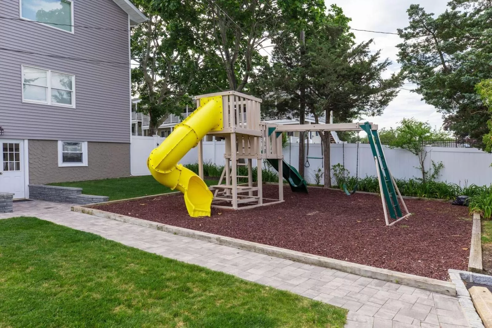 Colonial Shores Resort