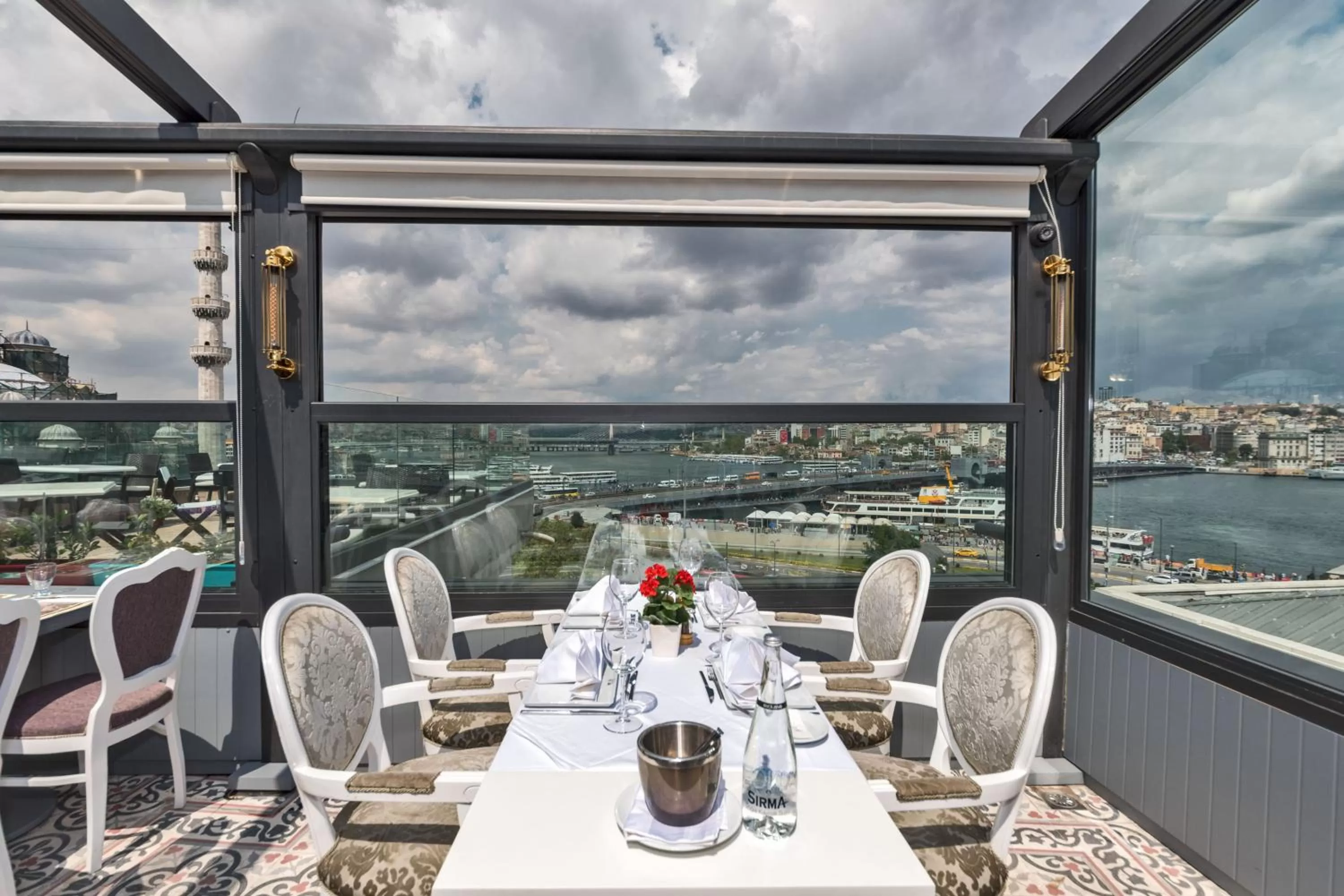 Restaurant/places to eat in Alpek Hotel