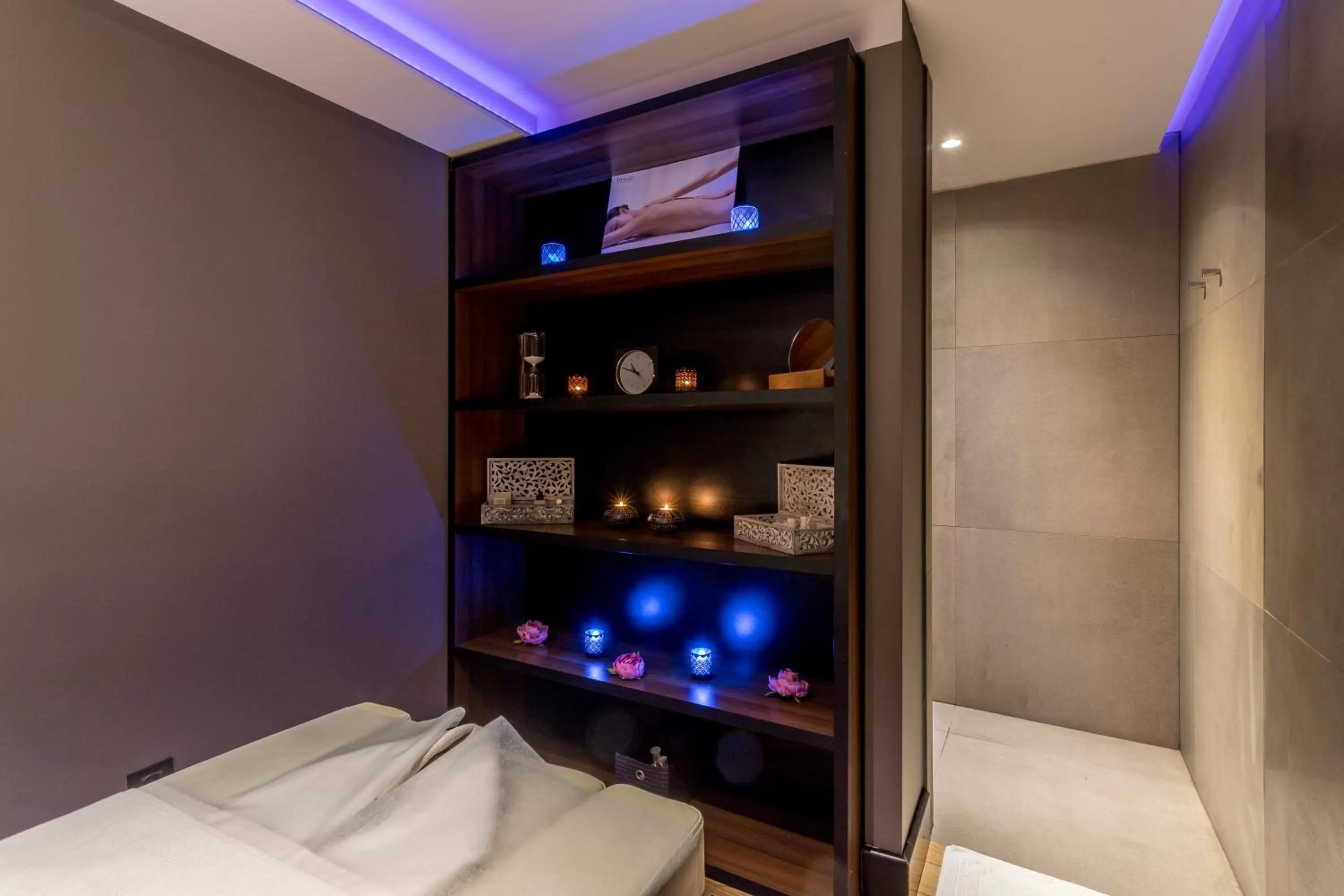 Massage, Bed in Cornaro Hotel