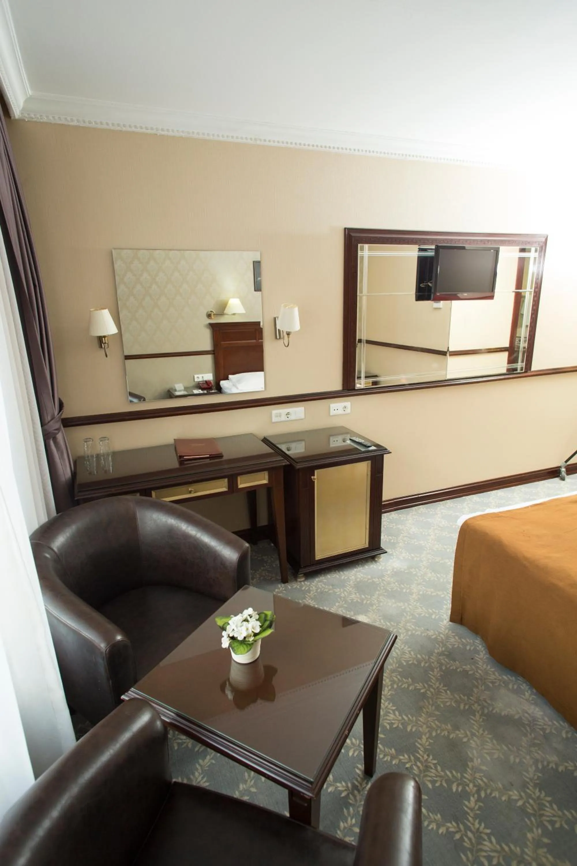 Living room in Topkapi Inter Istanbul Hotel