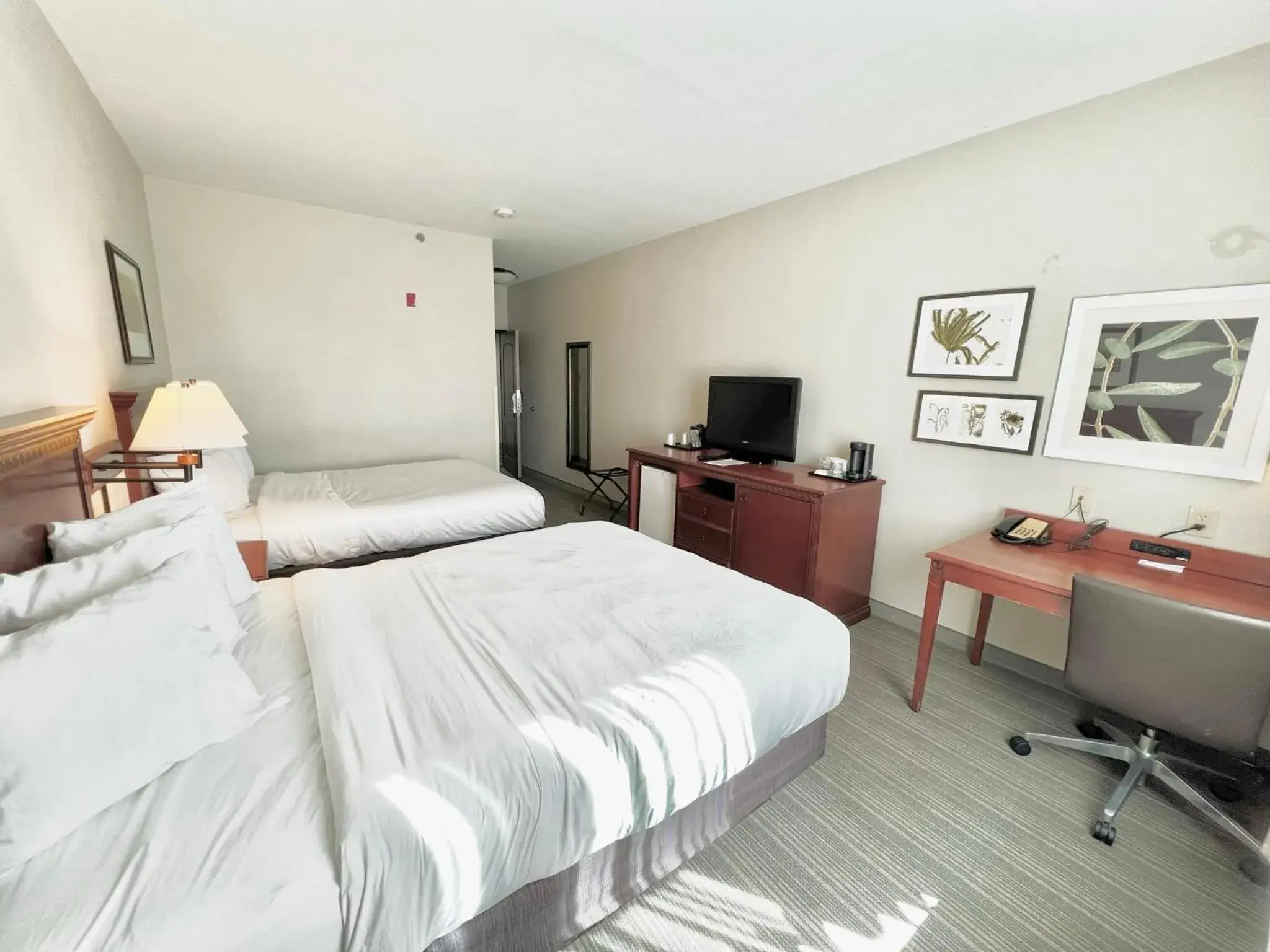 Queen Room with Two Queen Beds with Wheelchair Access - Non-Smoking in Country Inn & Suites by Radisson, Emporia, VA Queen Room with Two Queen Beds with Wheelchair Access - Non-Smoking in Country Inn & Suites by Radisson, Emporia, VA