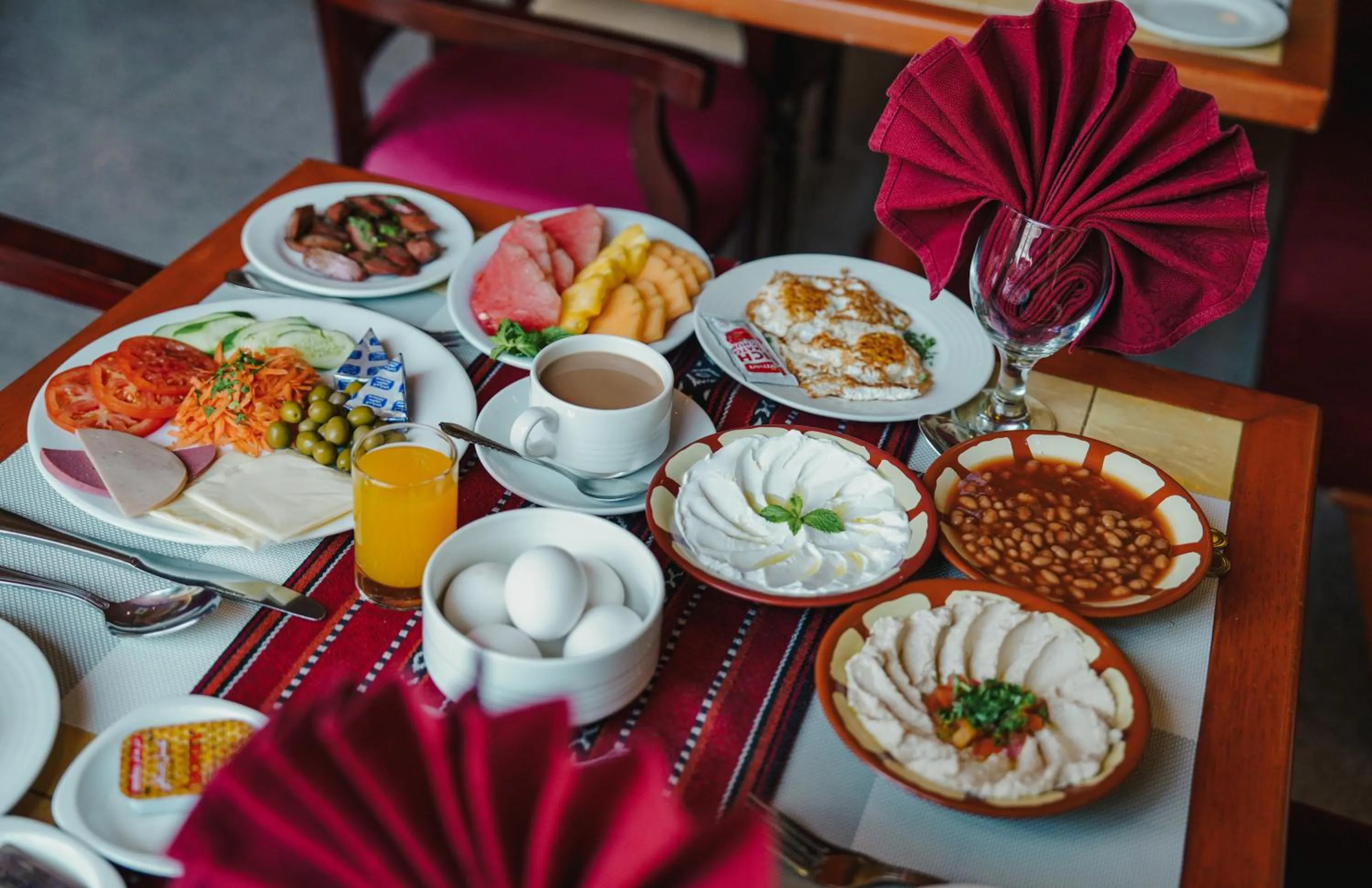 Food and drinks in Safeer International Hotel By Brothers International