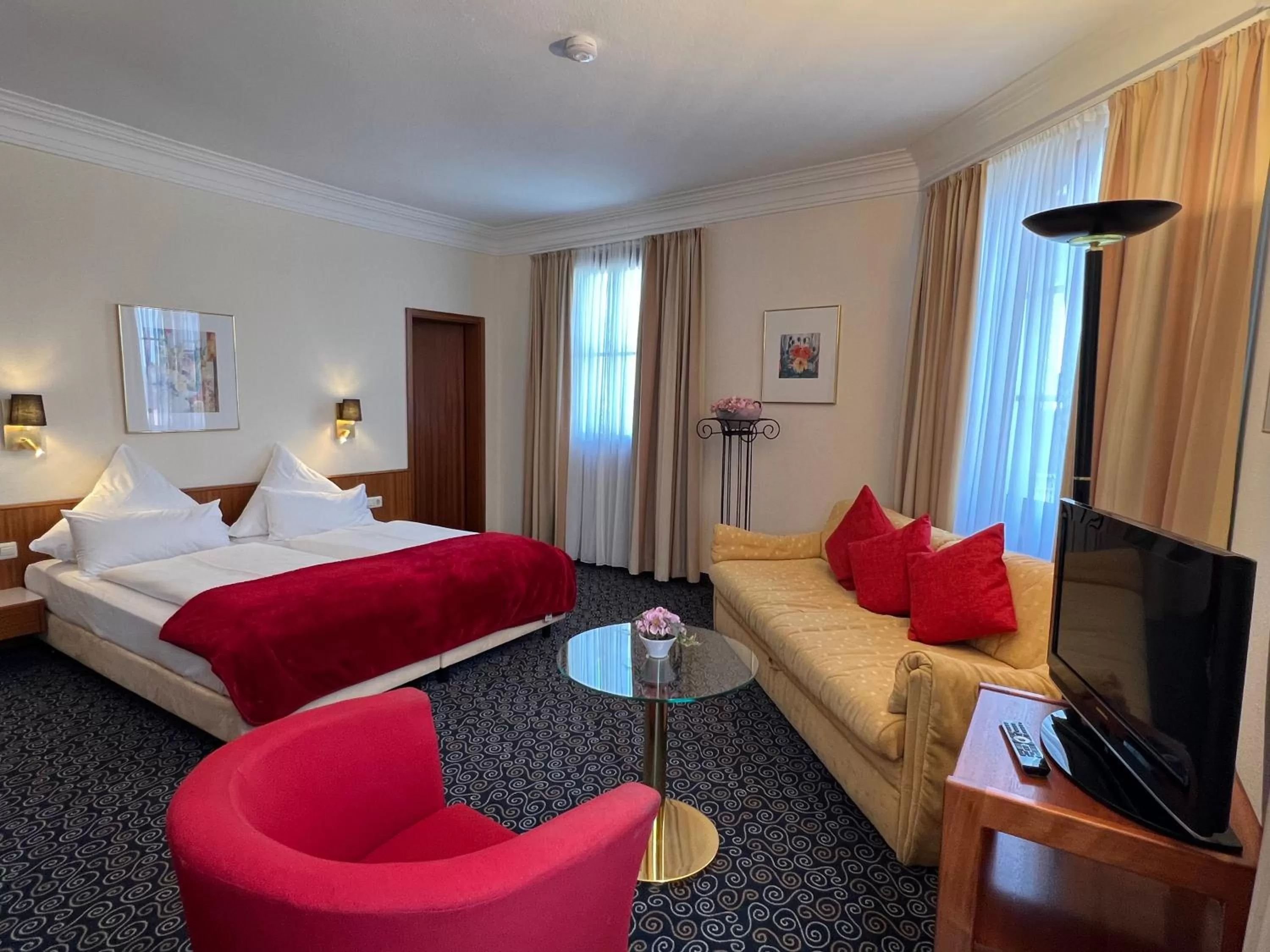 Photo of the whole room in Stadthotel