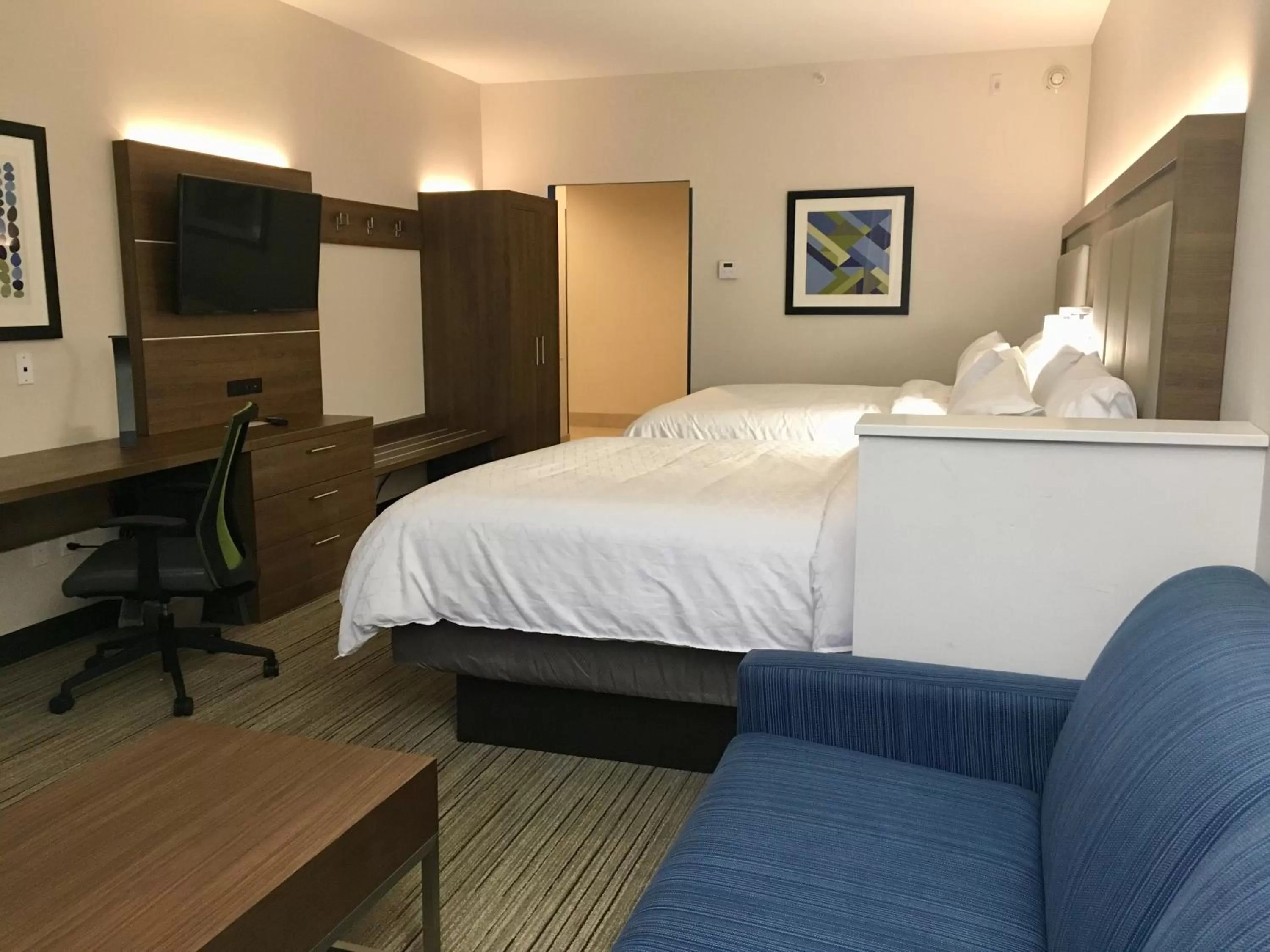 Photo of the whole room, Bed in Holiday Inn Express - Grand Island by IHG