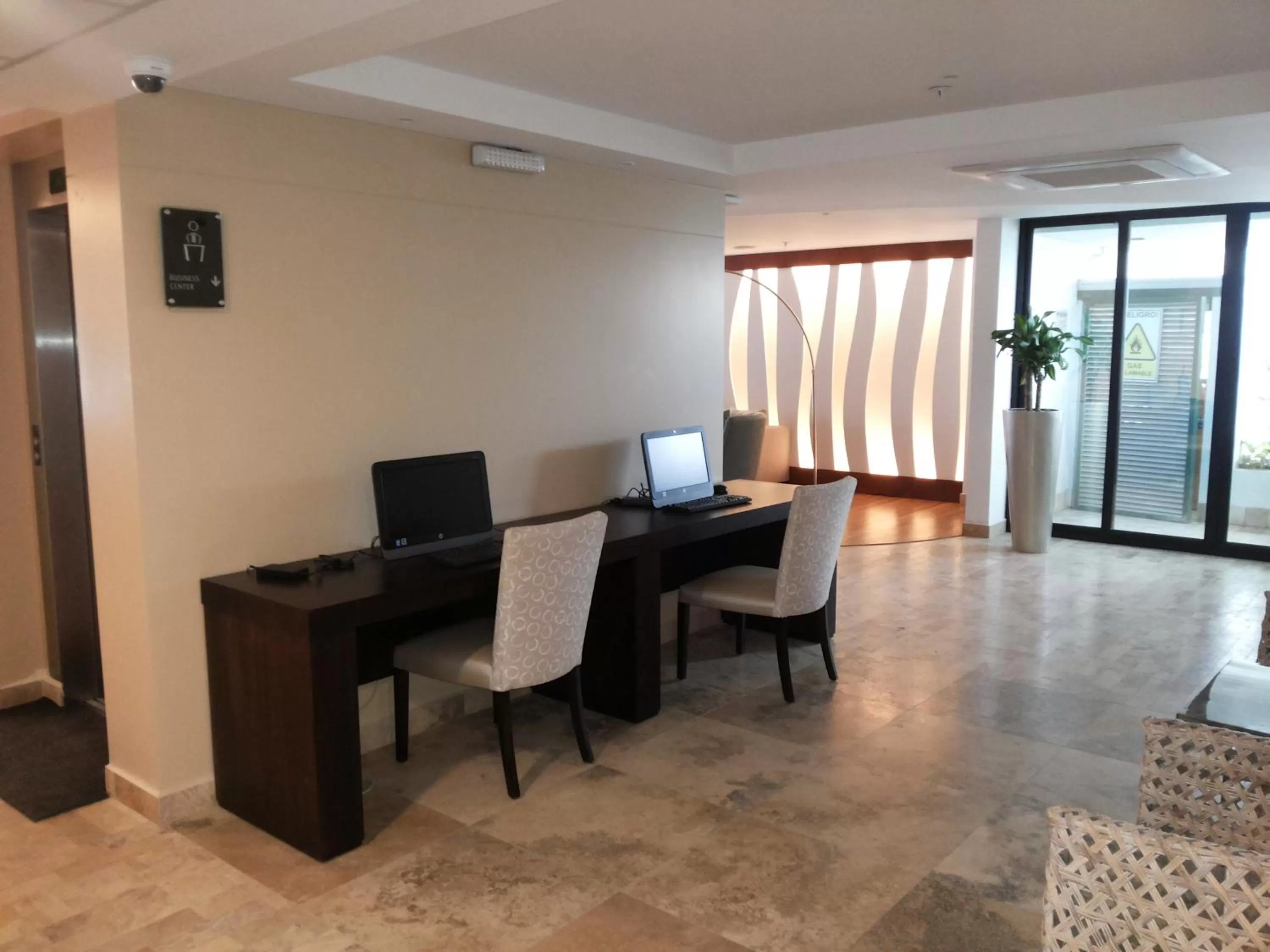 Business facilities in Hotel Poseidon