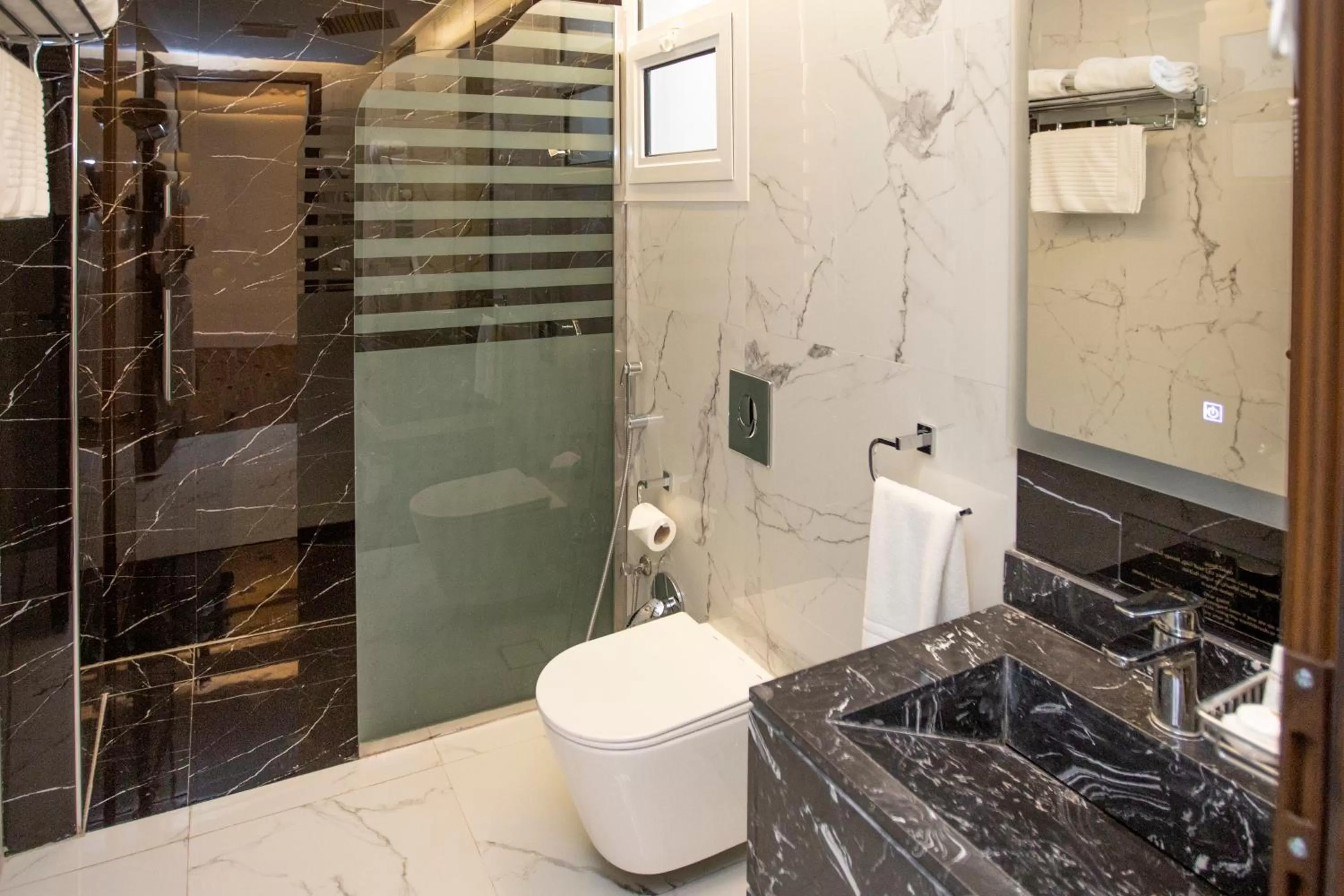 Luxury Night Al Munsiyah