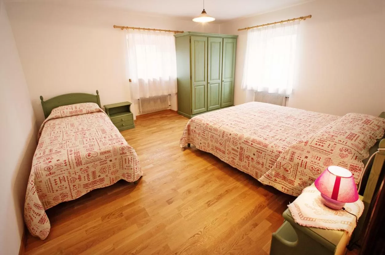 Day, Bed in Albergo Diffuso Tolmezzo