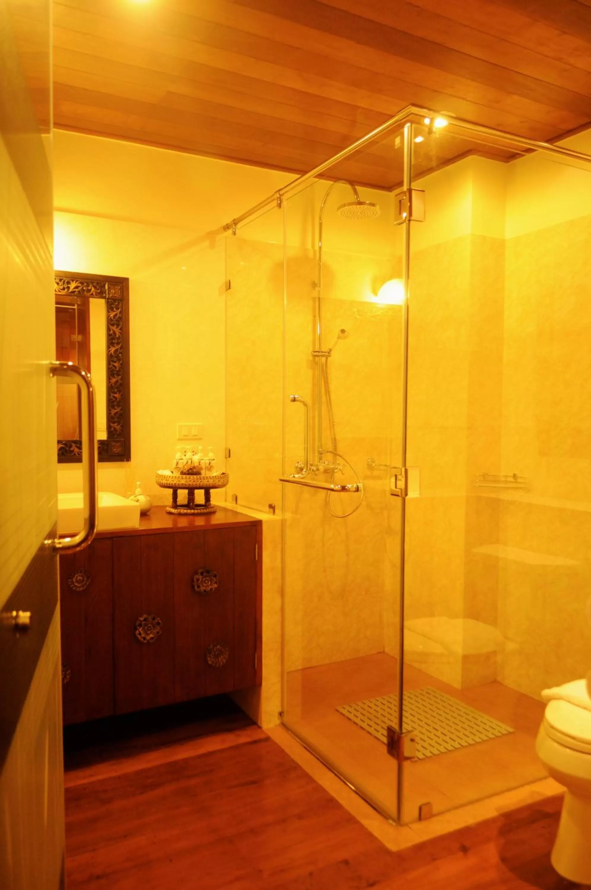 Bathroom in Ruenkanok Thaihouse Resort