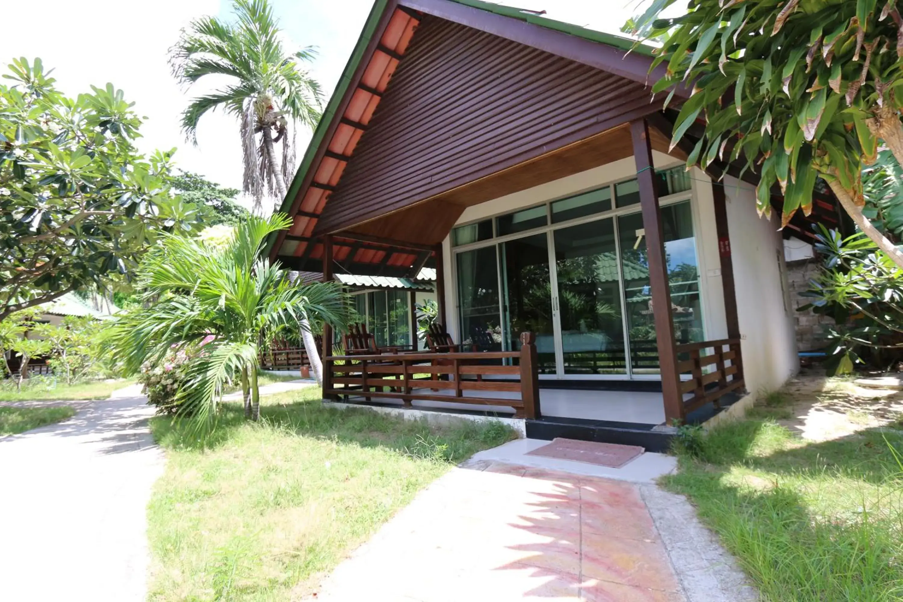 Deluxe Double or Twin Room in Marine Chaweng Beach Resort Deluxe Double or Twin Room in Marine Chaweng Beach Resort