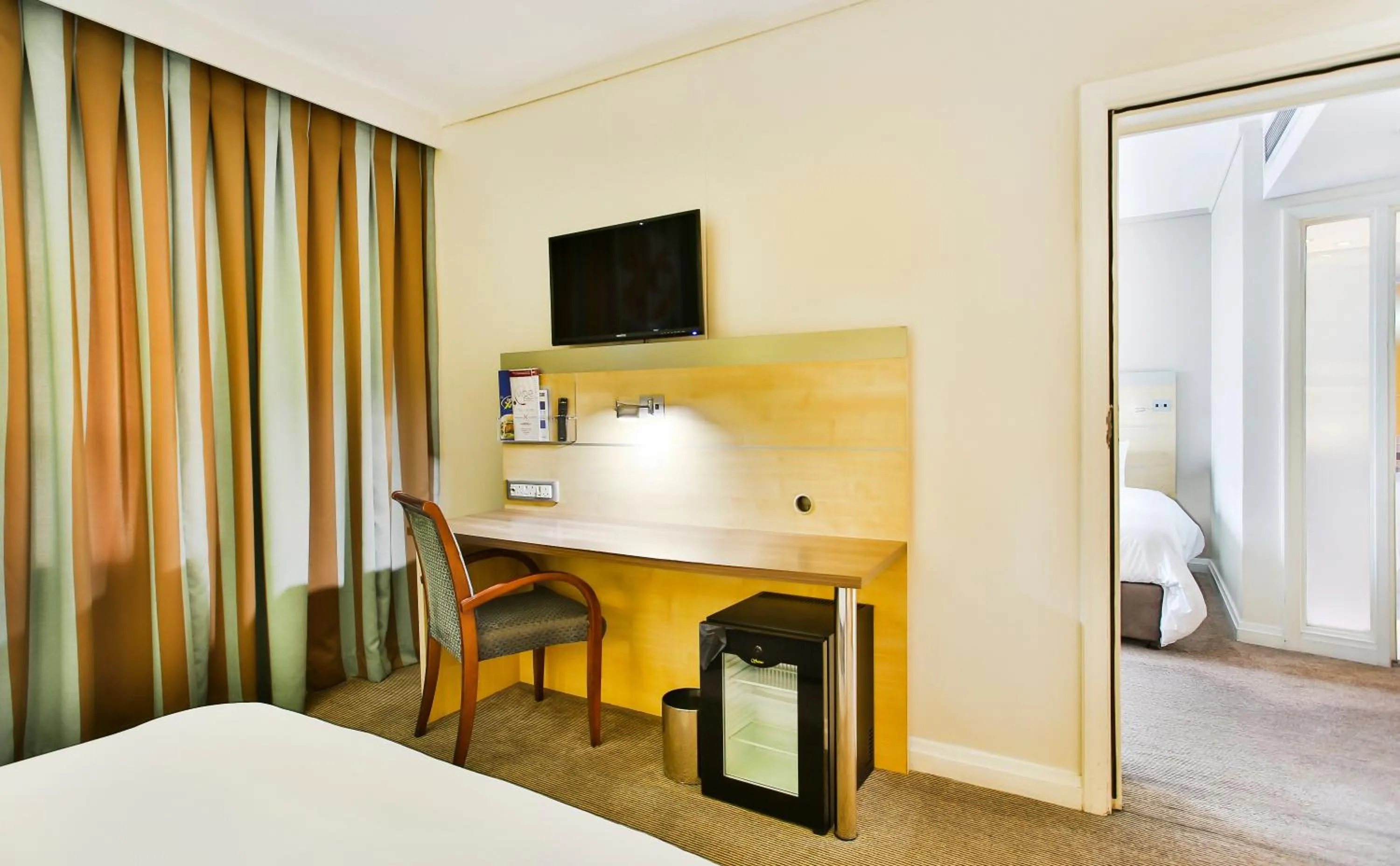 Photo of the whole room, Bed in Holiday Inn Express Sandton-Woodmead by IHG