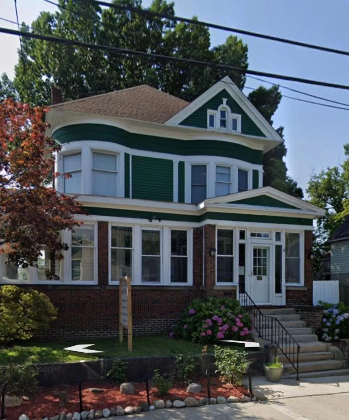 Property Building in 5 Star Victorian Mansion-Downtown No Locals