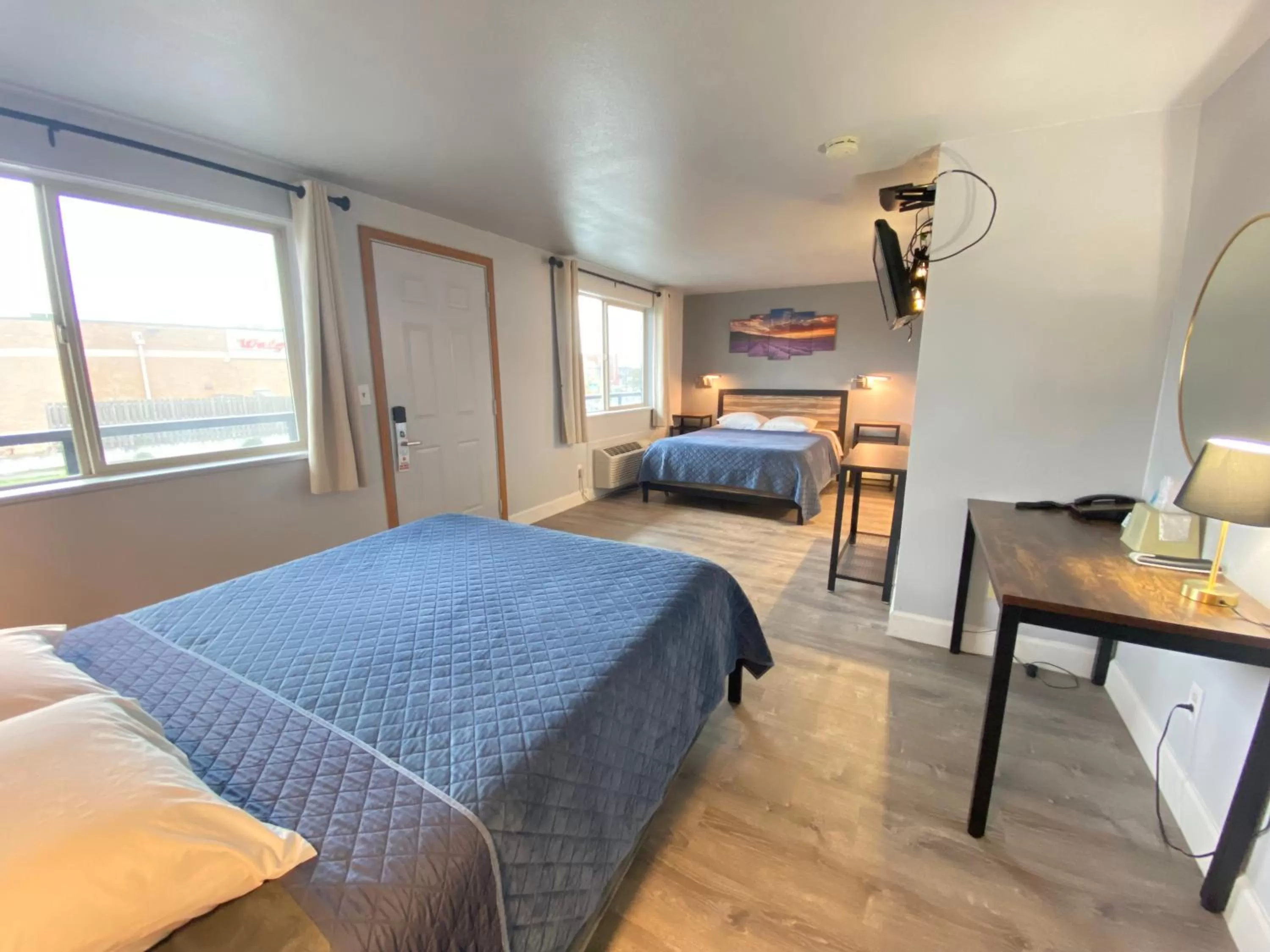 Bed in Aircrest Motel