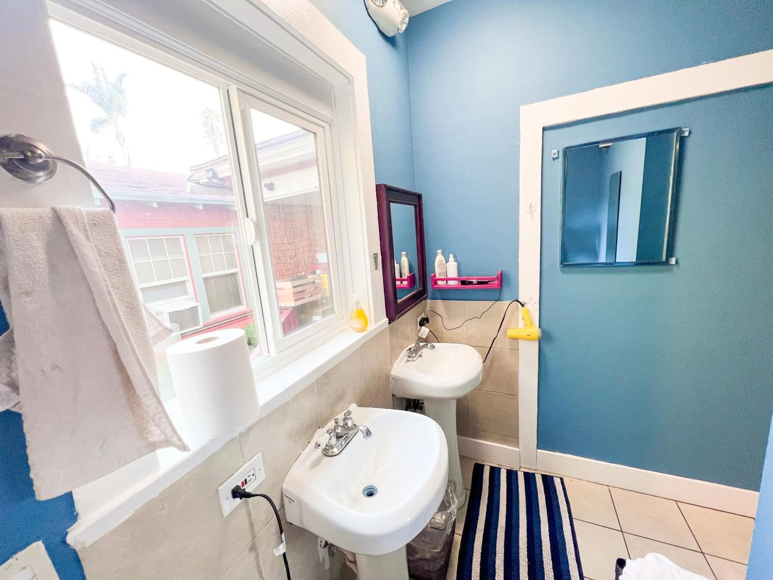 Bathroom in ITH San Diego Adventure Hostel