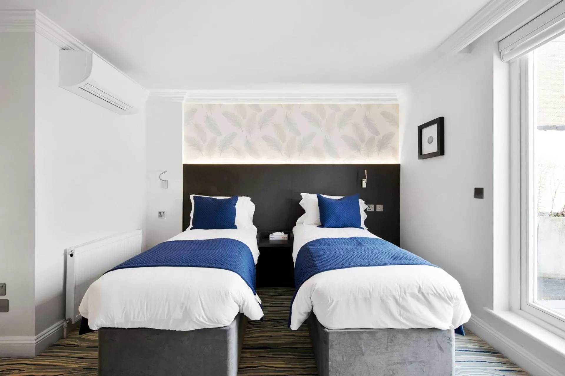 Bedroom, Bed in Commodore Hotel