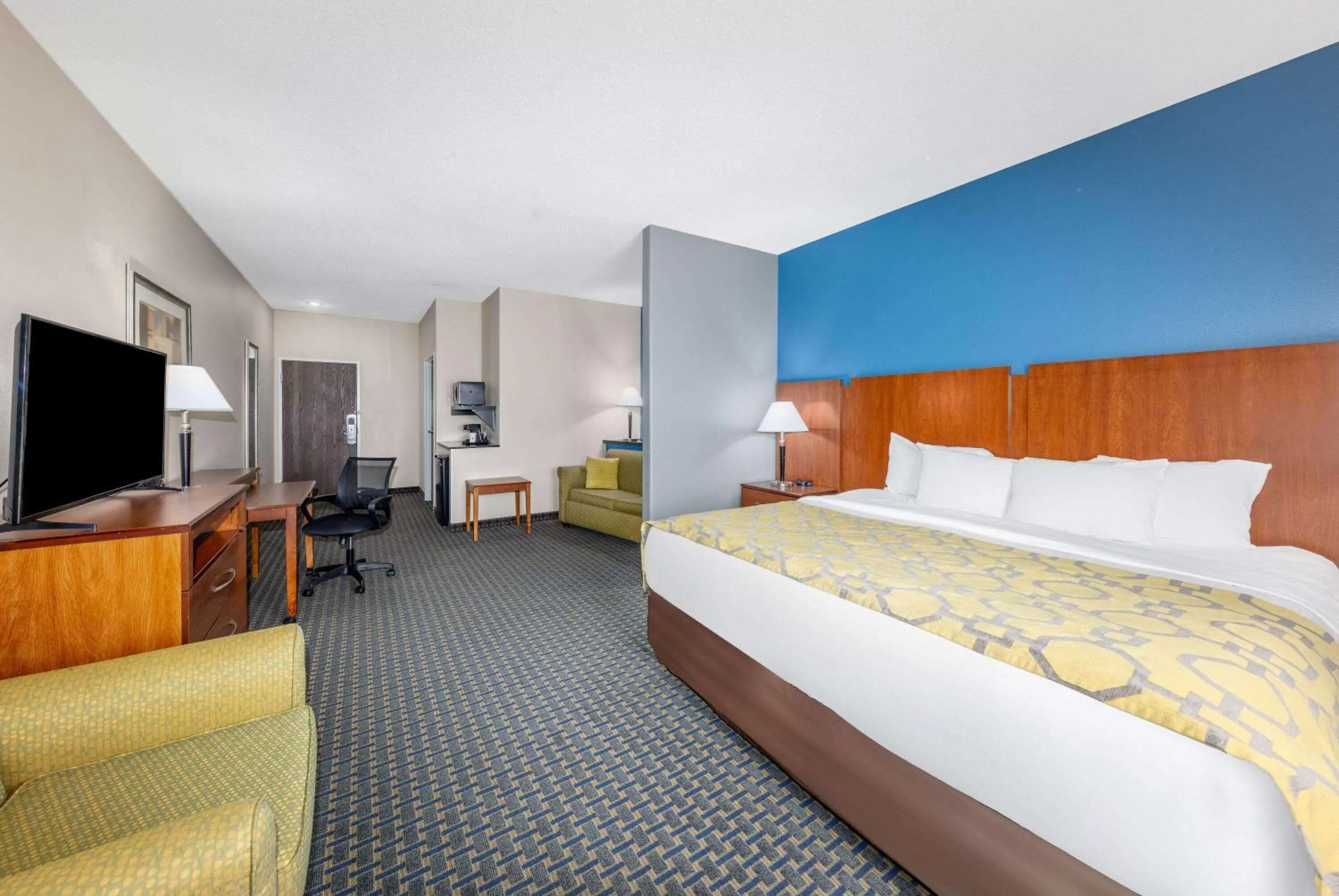 Bed in Baymont by Wyndham Pratt