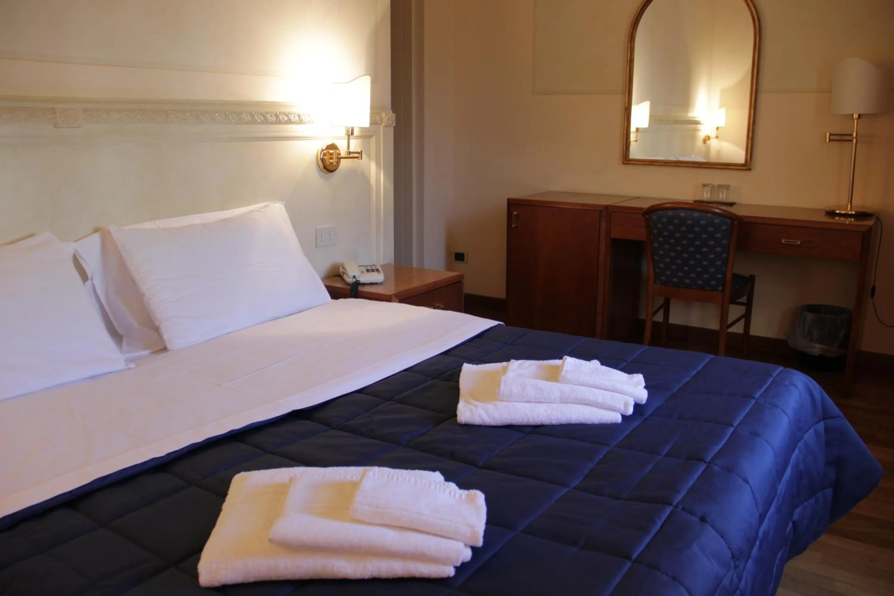 Bedroom, Bed in Hotel Posta