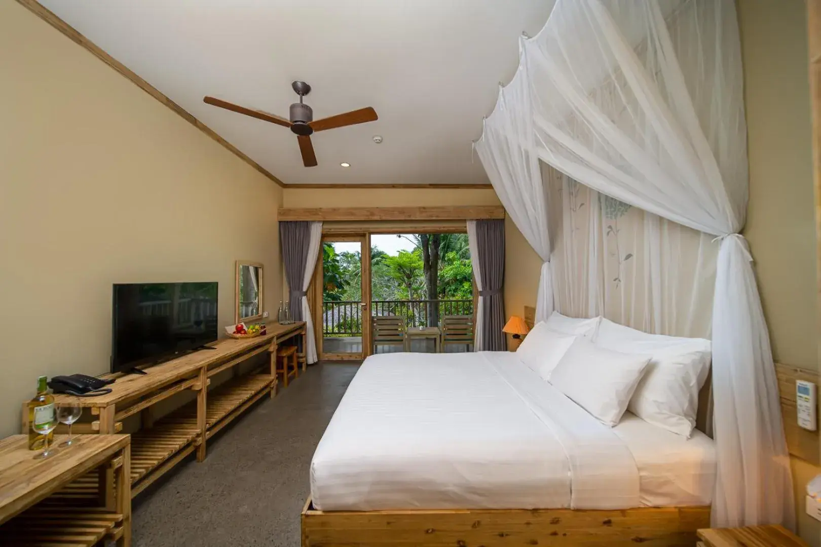 Hill Bungalow with bathtub in Lahana Resort Phu Quoc & Spa Hill Bungalow with bathtub in Lahana Resort Phu Quoc & Spa