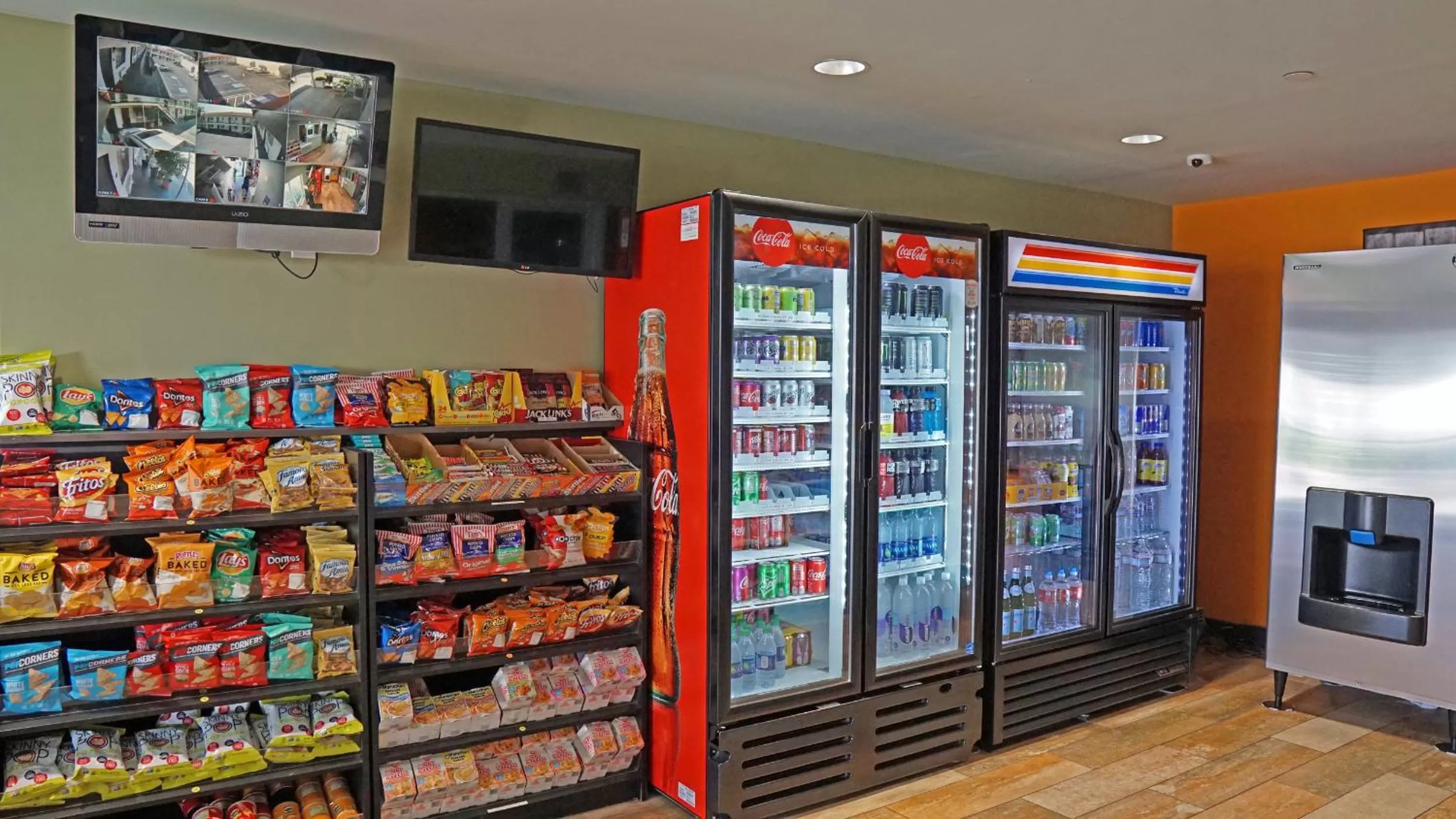 On-site shops in Hawthorne Plaza Inn Near LAX