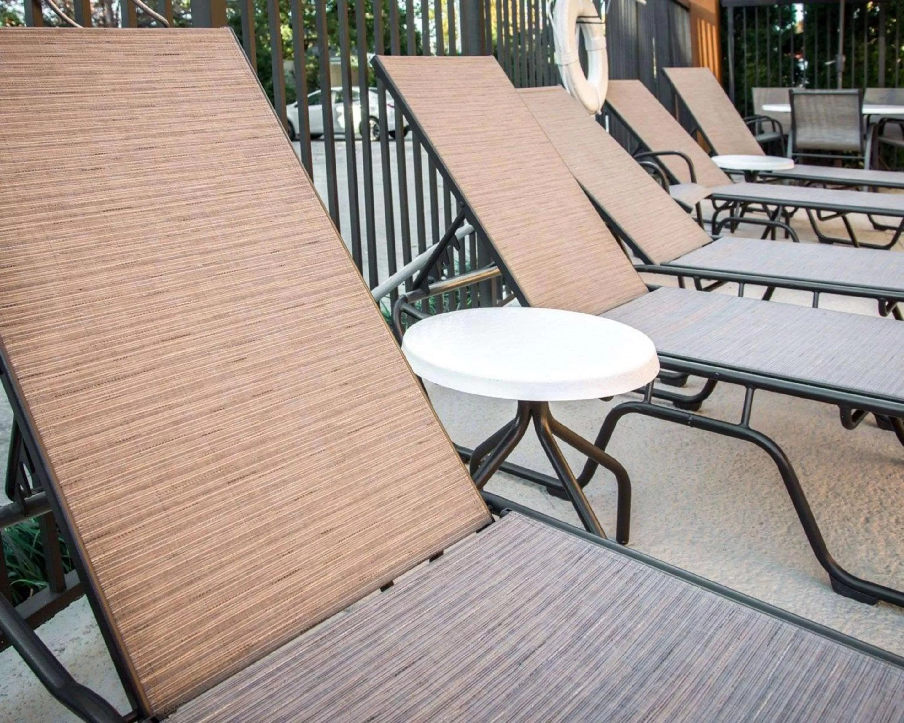 Swimming pool in Sleep Inn University Place