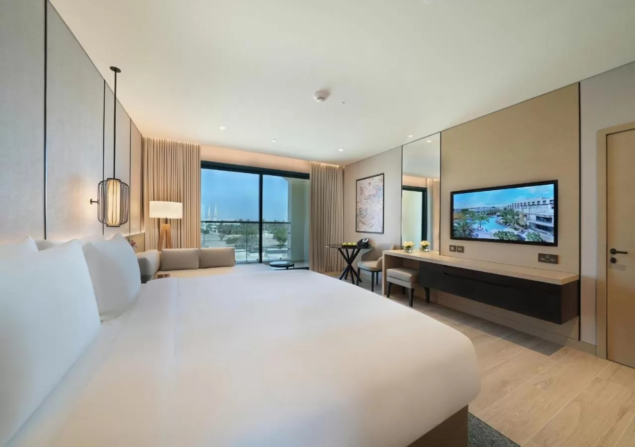 Bedroom, Bed in Al Ain Rotana
