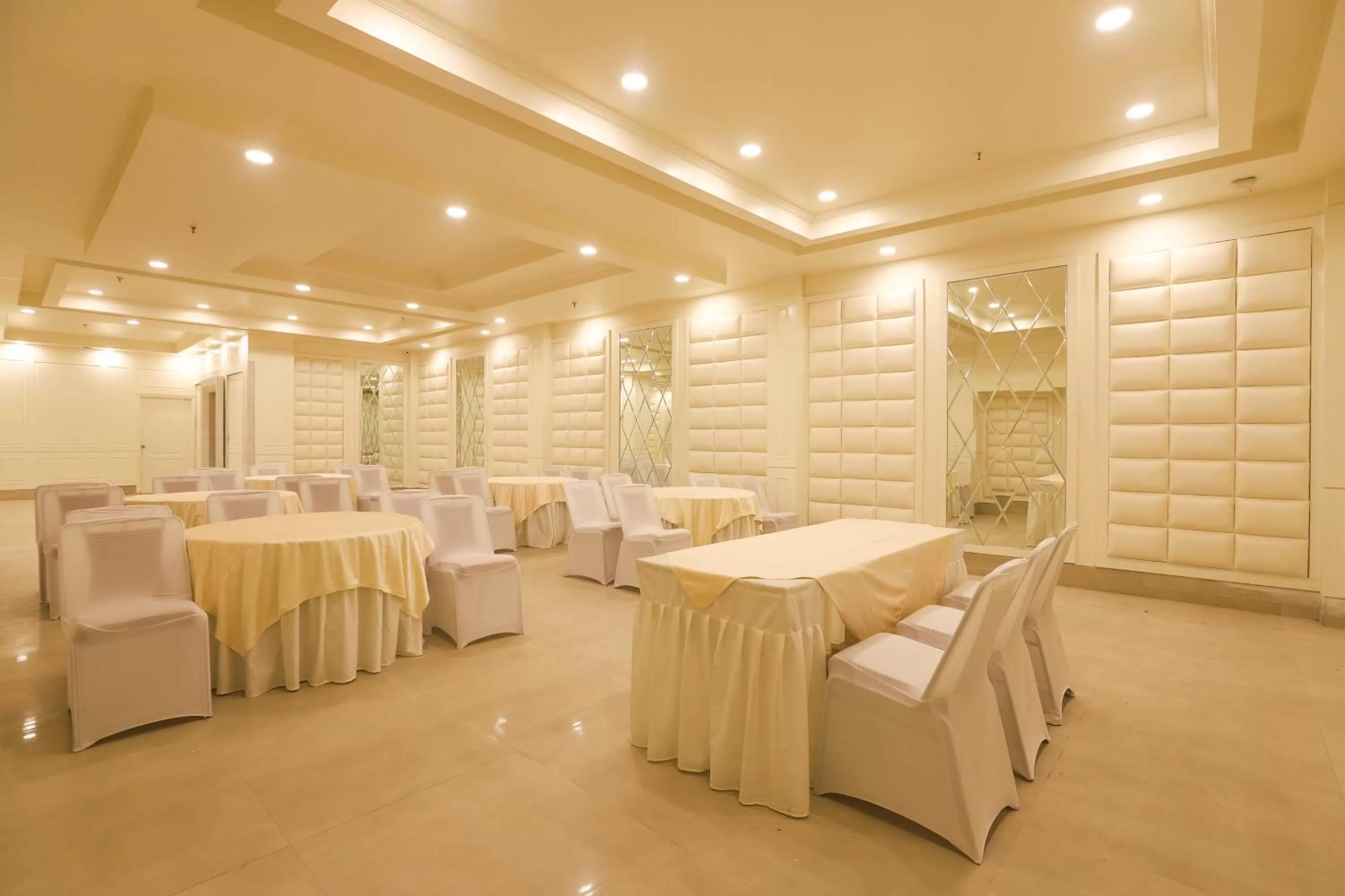 Banquet/Function facilities in Hotel Magenta-City Center Bani Park Jaipur