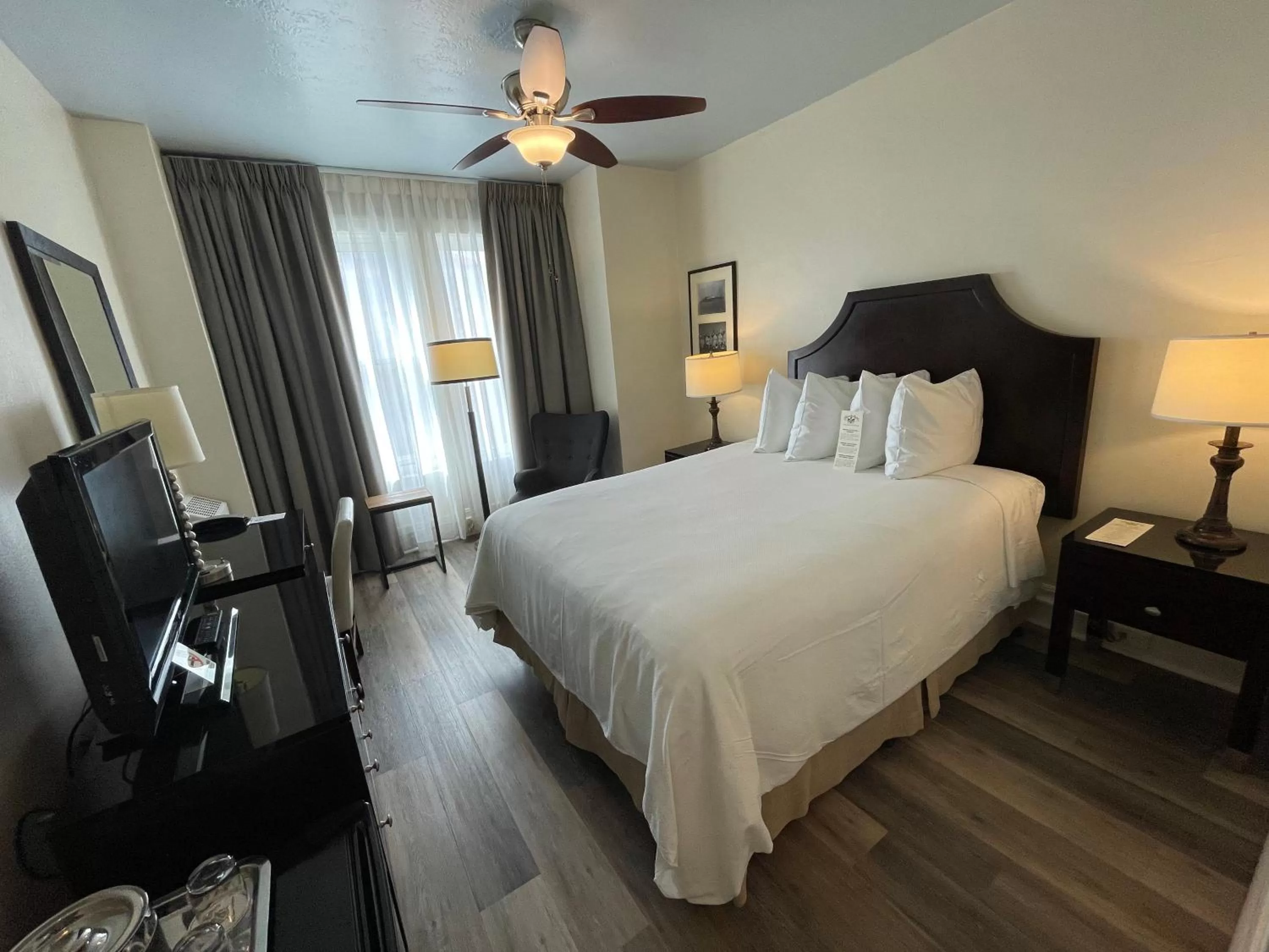 Bedroom, Bed in Chancellor Hotel on Union Square