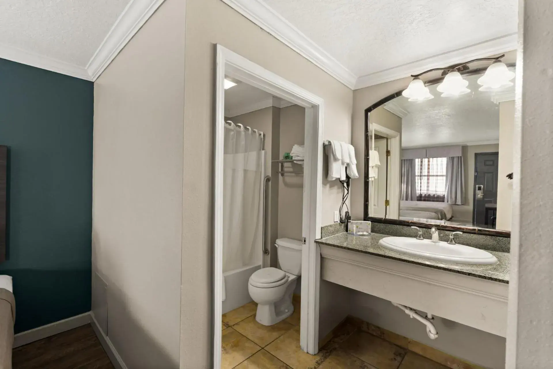 King Room - Disability Access/Non Smoking in Travelodge by Wyndham Ocean Springs King Room - Disability Access/Non Smoking in Travelodge by Wyndham Ocean Springs