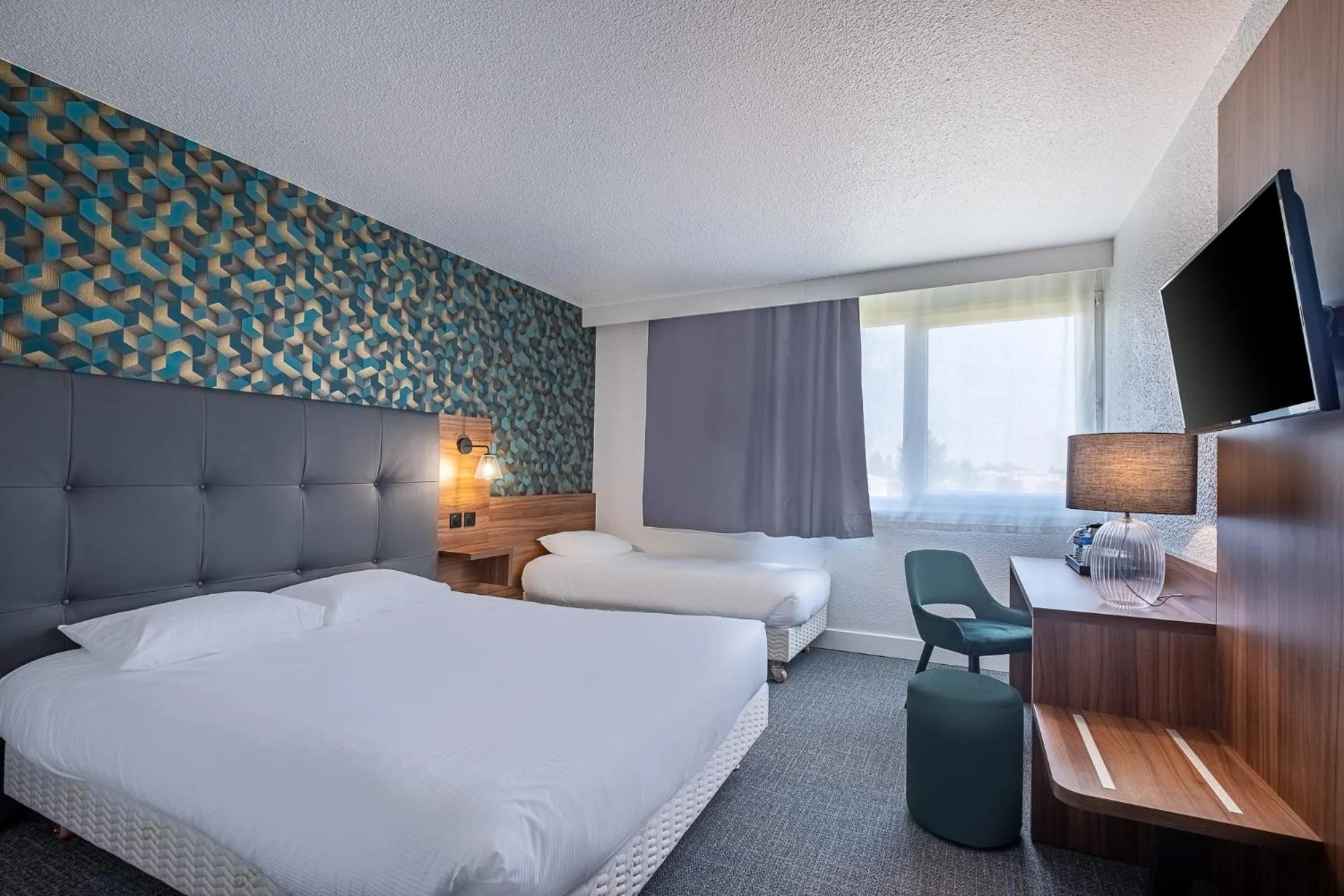 Photo of the whole room, Bed in Hôtel Akena Poitiers Nord Futuroscope