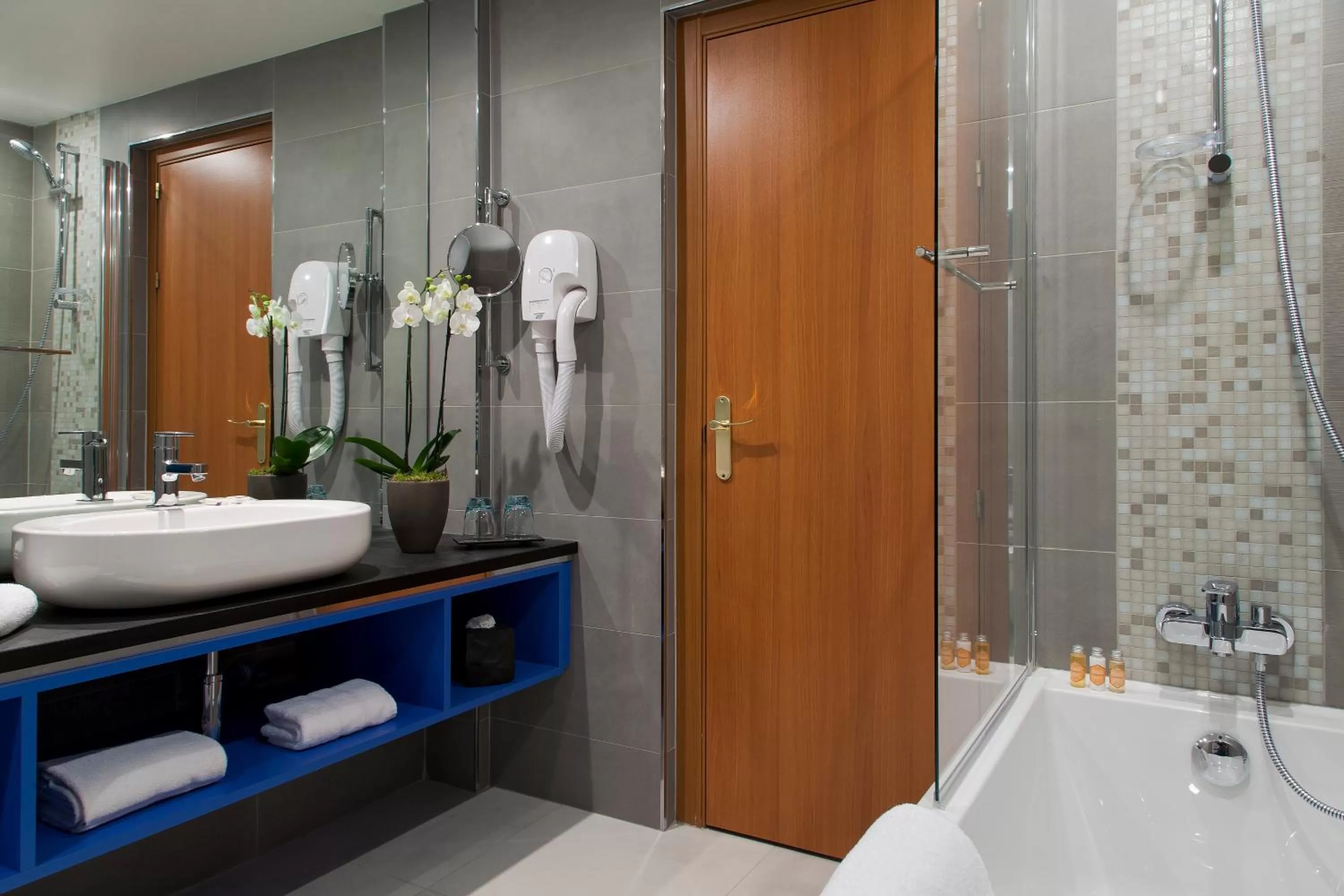 Bathroom in Timhotel Opéra Blanche Fontaine