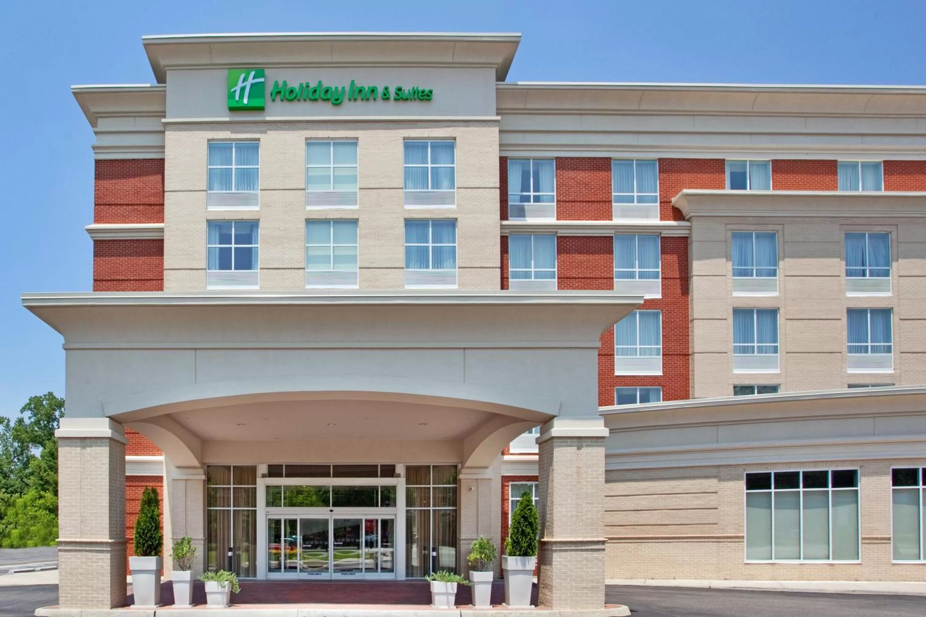Property building in Holiday Inn Hotel & Suites Gateway by IHG